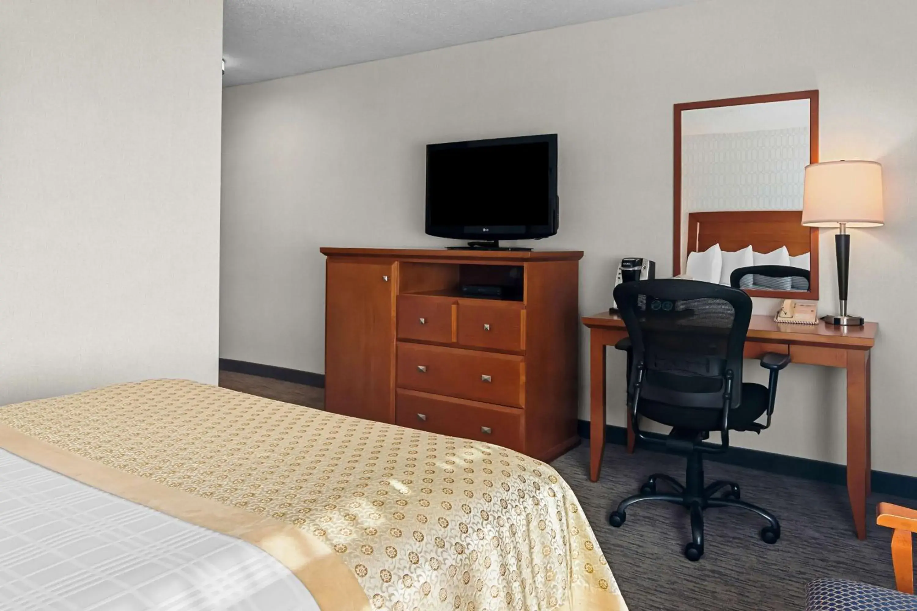 Bedroom, Bed in Best Western PLUS Langley Inn Bedroom, Bed in Best Western PLUS Langley Inn