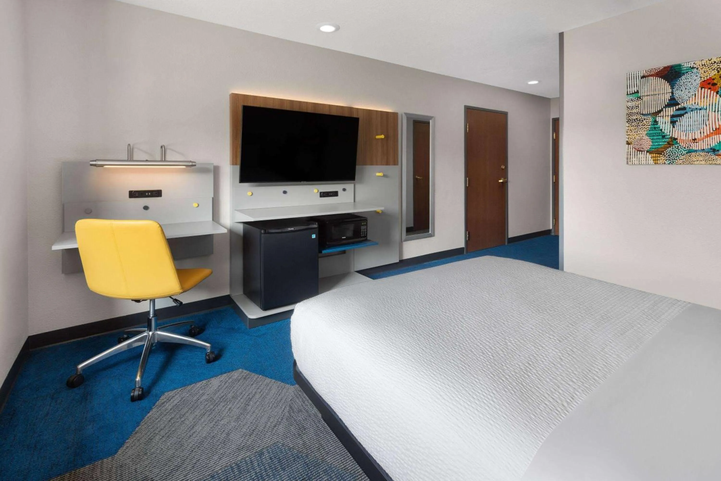 Photo of the whole room, Bed in Microtel Inn & Suites by Wyndham Rapid City