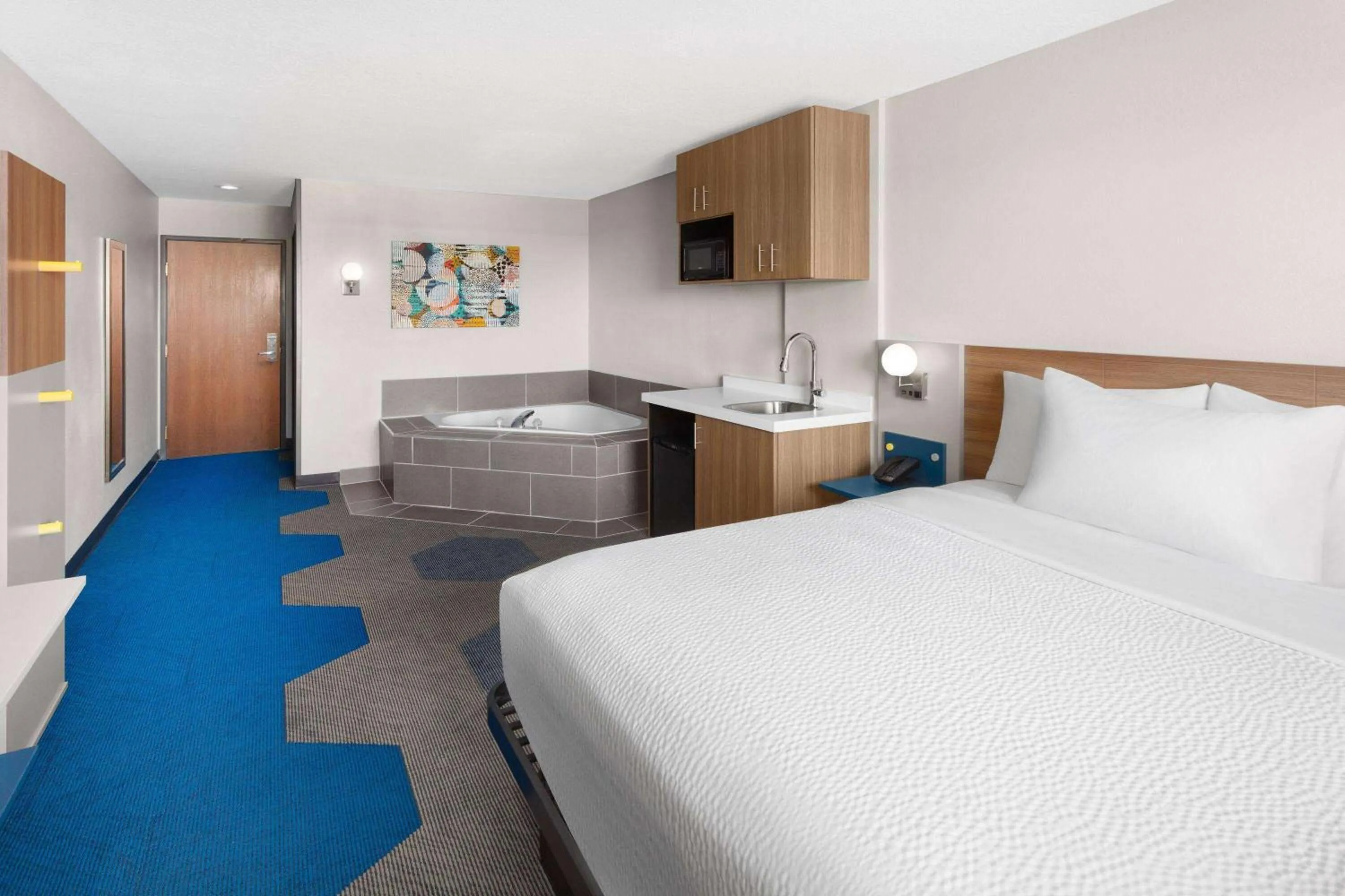 Photo of the whole room, Bed in Microtel Inn & Suites by Wyndham Rapid City