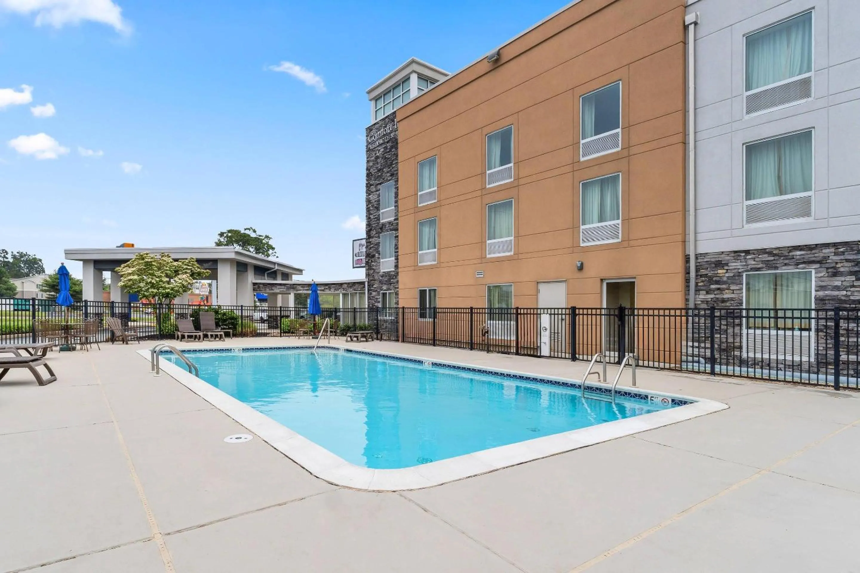 Swimming pool in Comfort Inn Rehoboth Beach