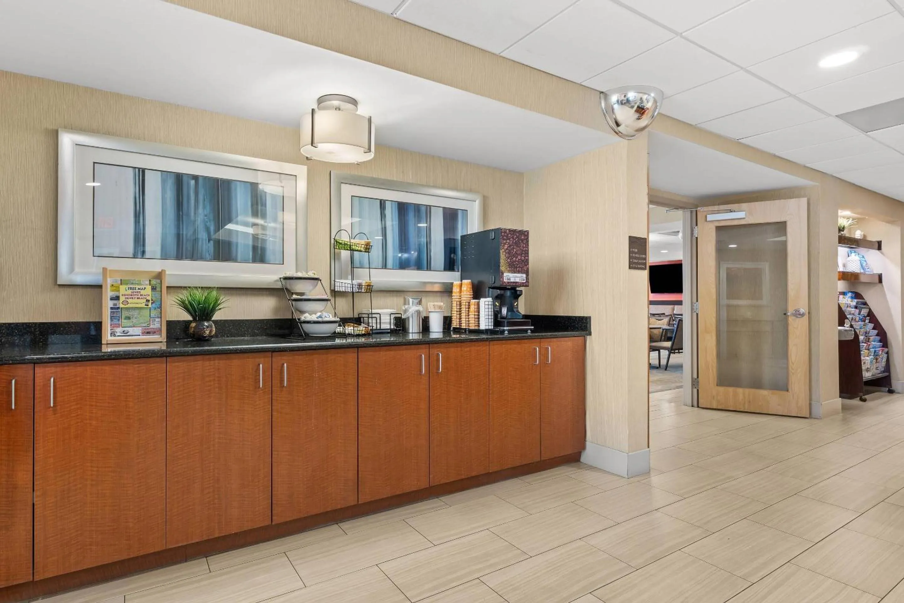 Breakfast in Comfort Inn Rehoboth Beach