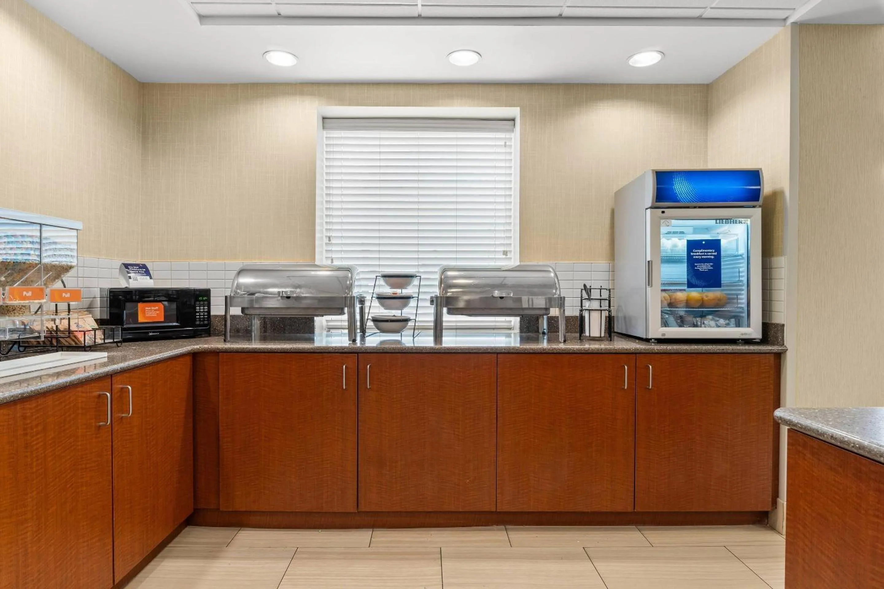 Breakfast in Comfort Inn Rehoboth Beach