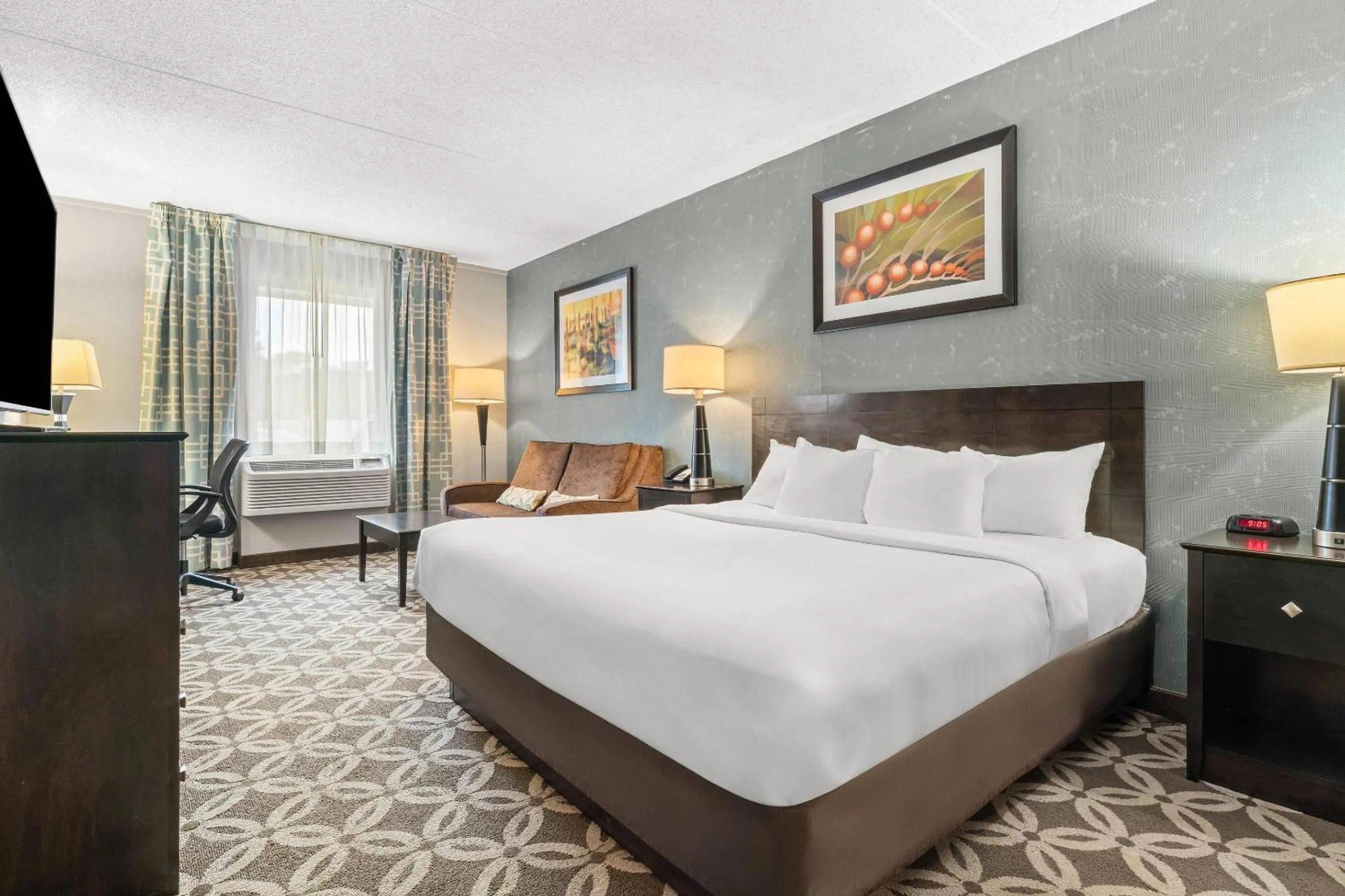 Bedroom, Bed in Comfort Inn Rehoboth Beach