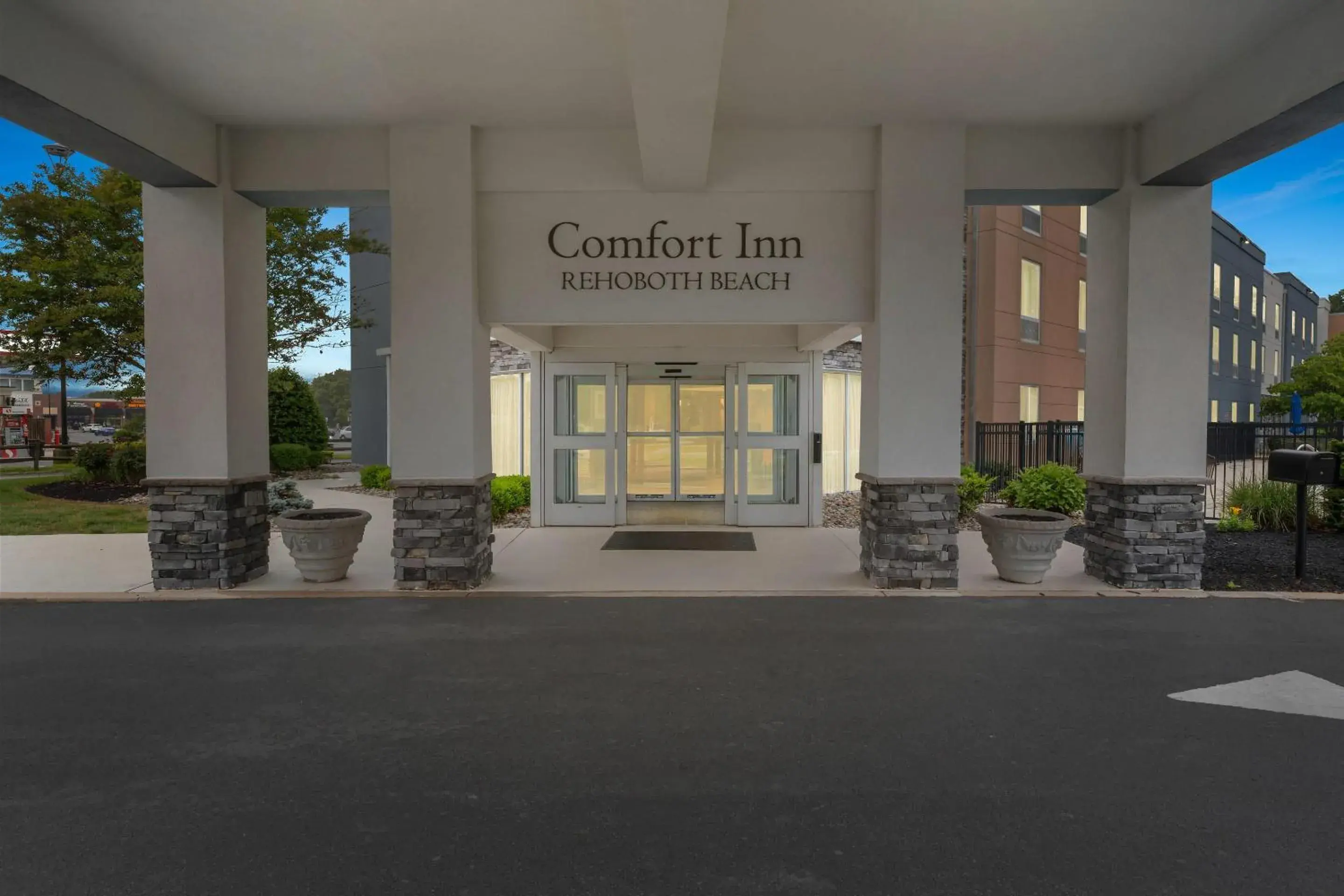 Property building in Comfort Inn Rehoboth Beach Property building in Comfort Inn Rehoboth Beach
