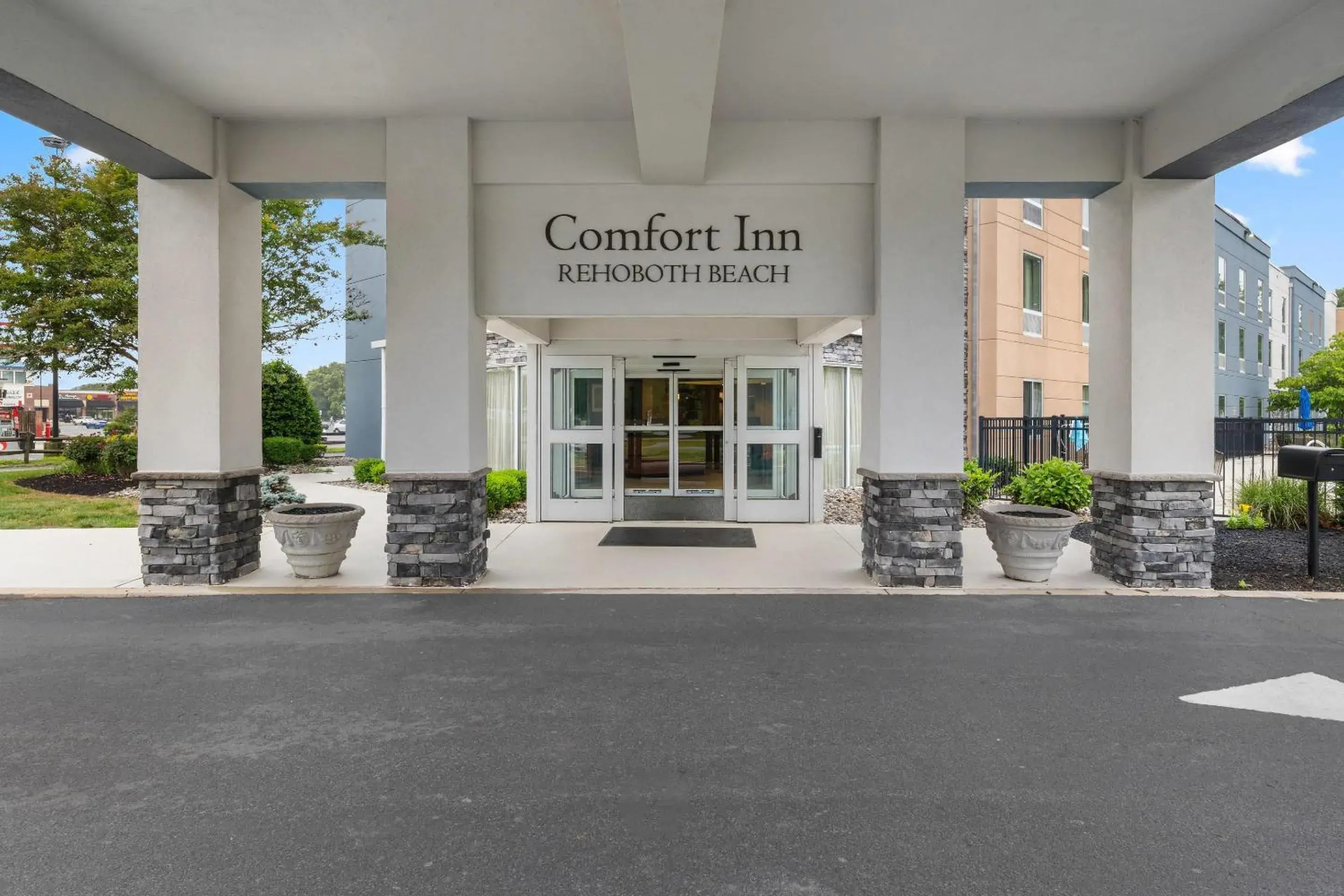 Property building in Comfort Inn Rehoboth Beach Property building in Comfort Inn Rehoboth Beach