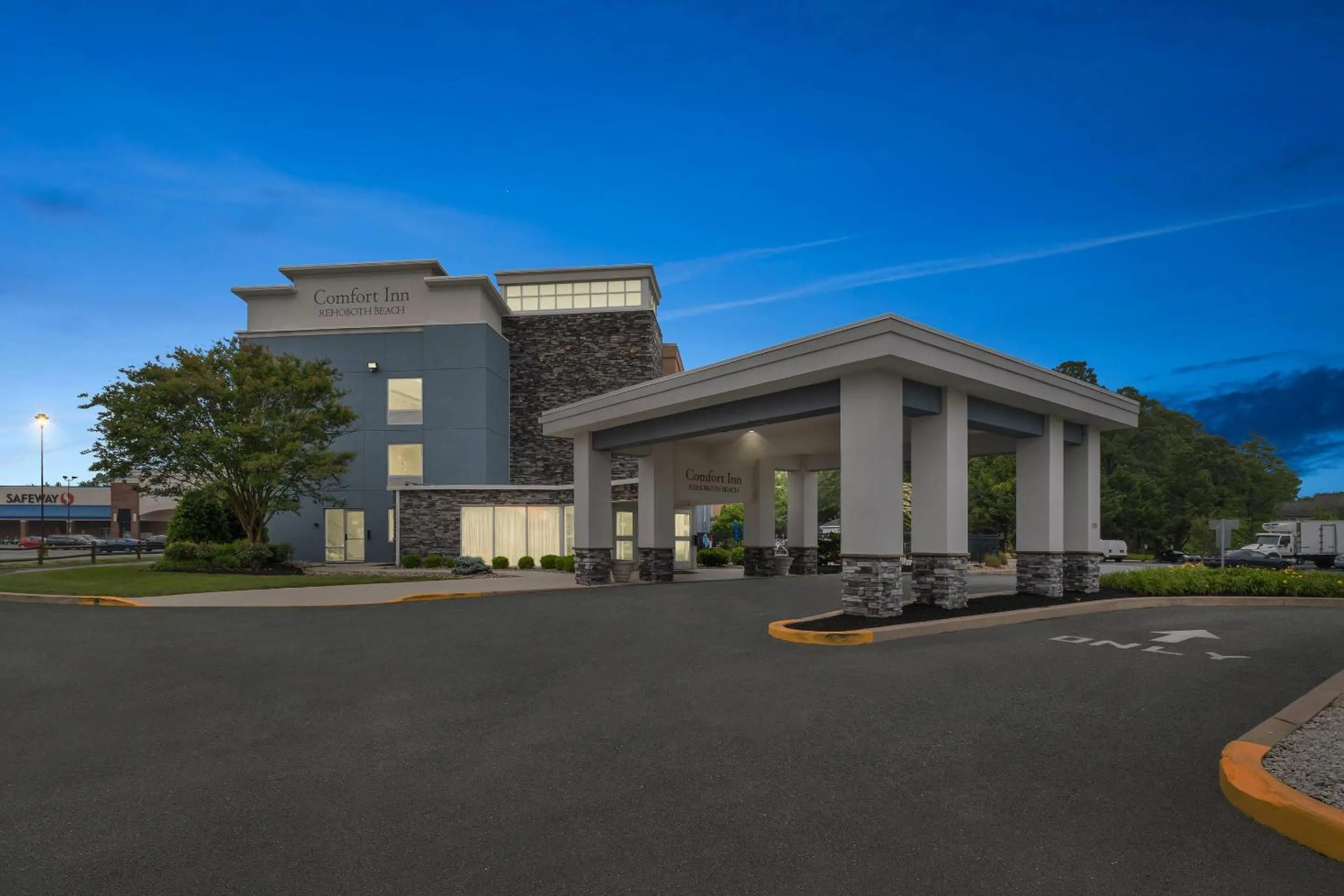 Property building in Comfort Inn Rehoboth Beach