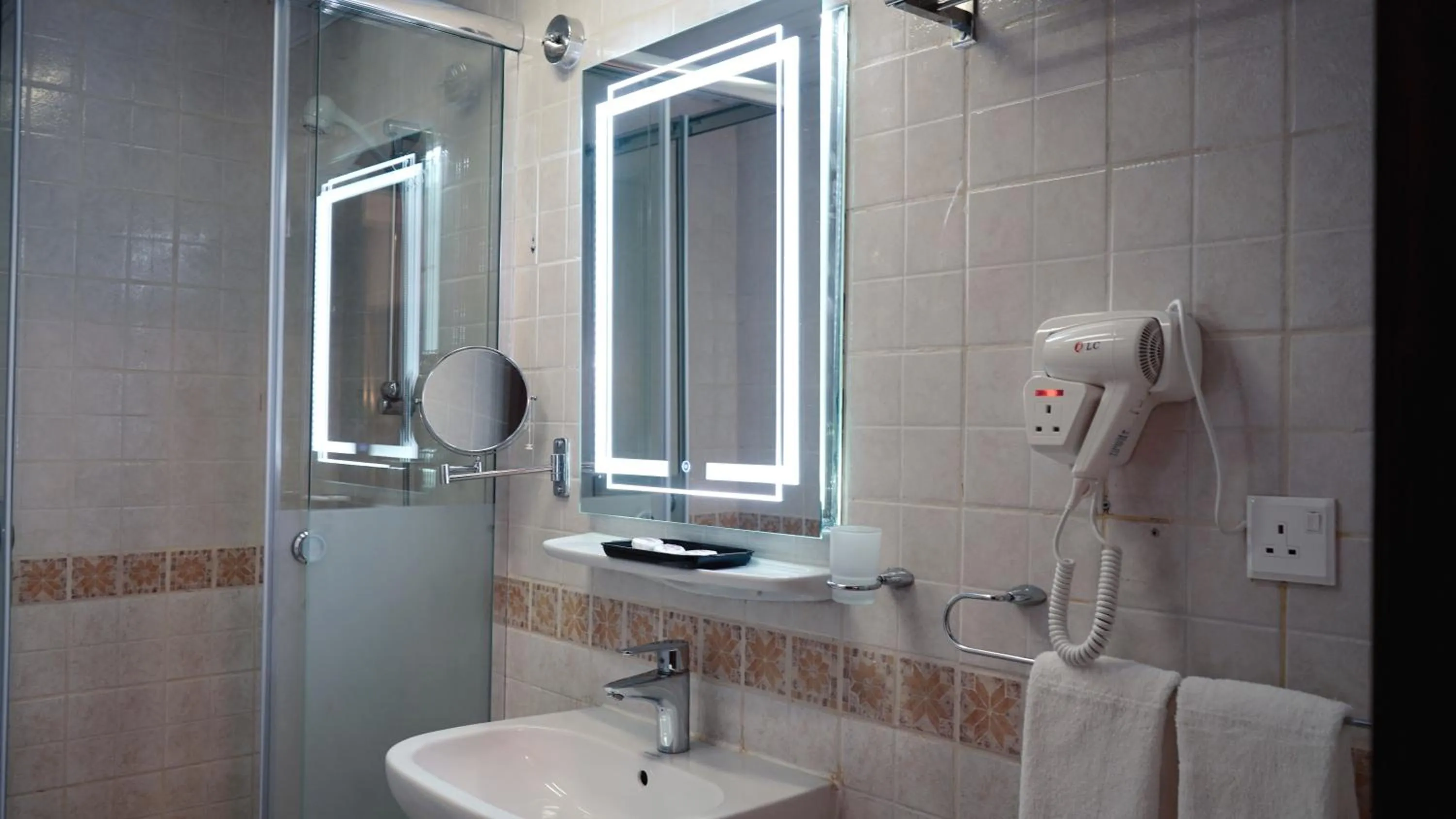 Shower in Dar Al Naem Hotel