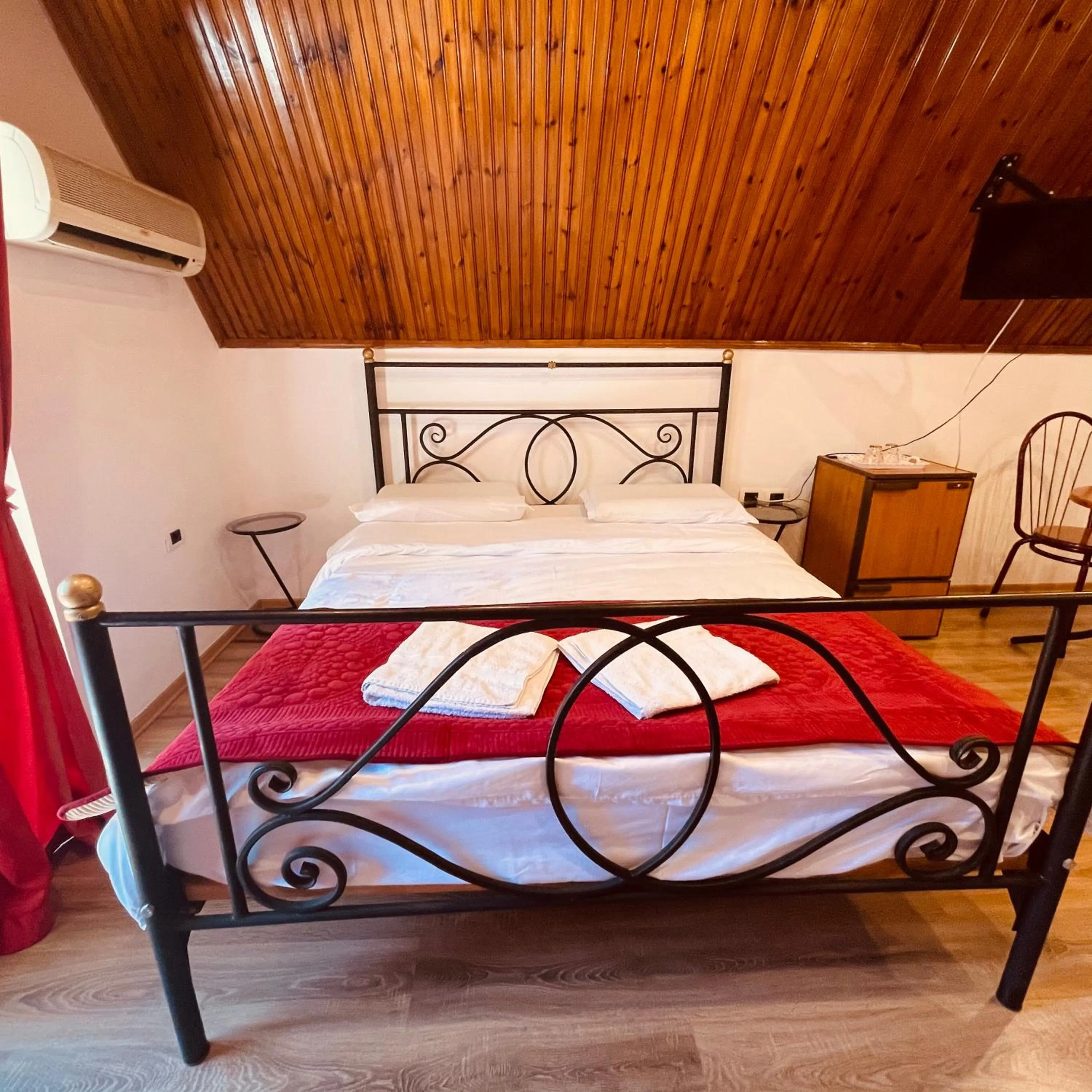 Bedroom, Bed in Hotel Drinos