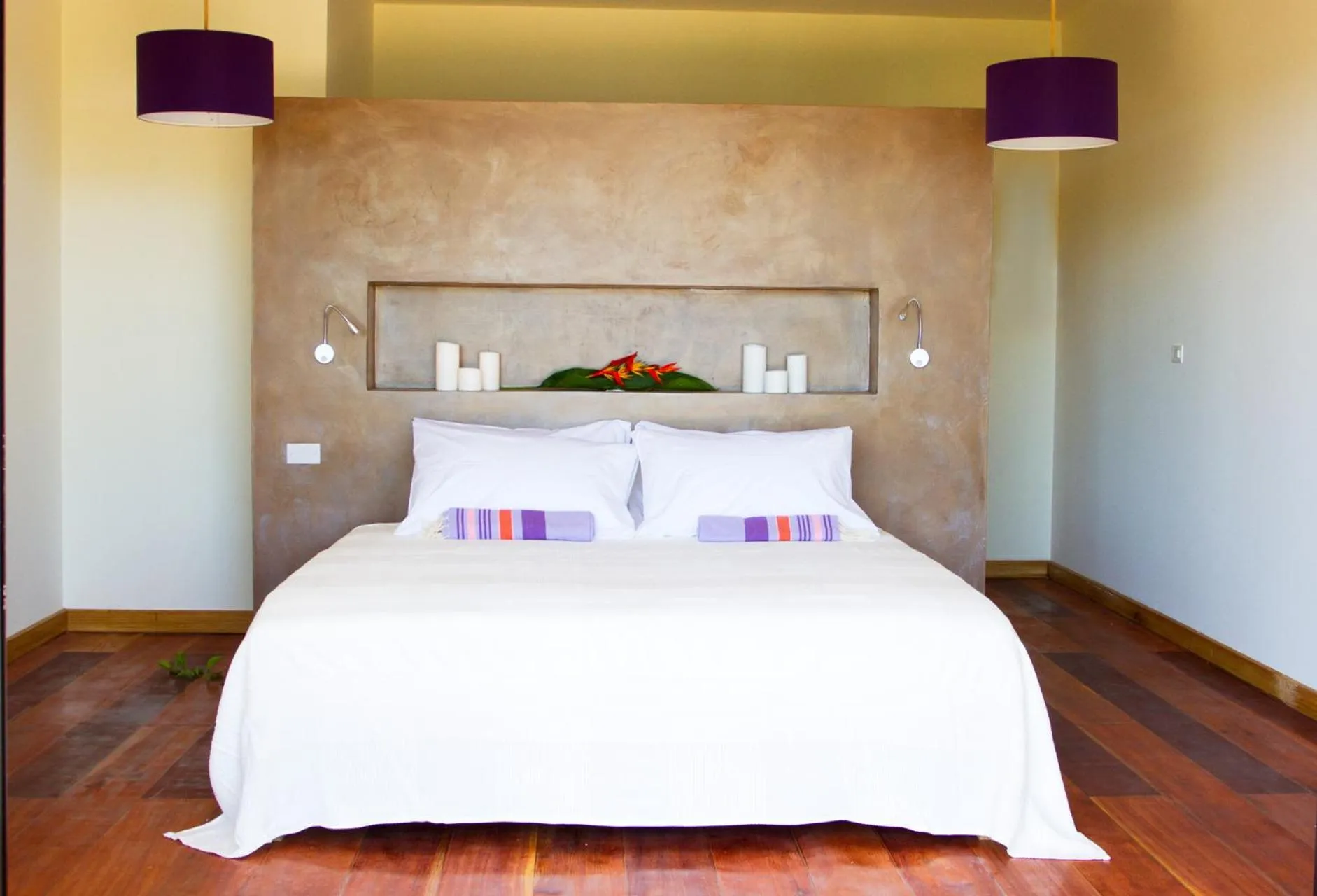 Property building, Bed in Villa F&B