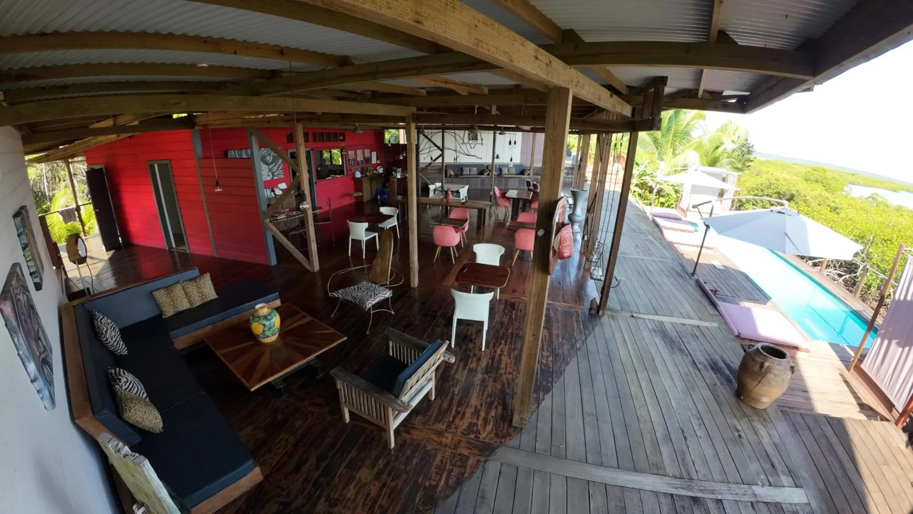 Restaurant/places to eat in Villa F&B