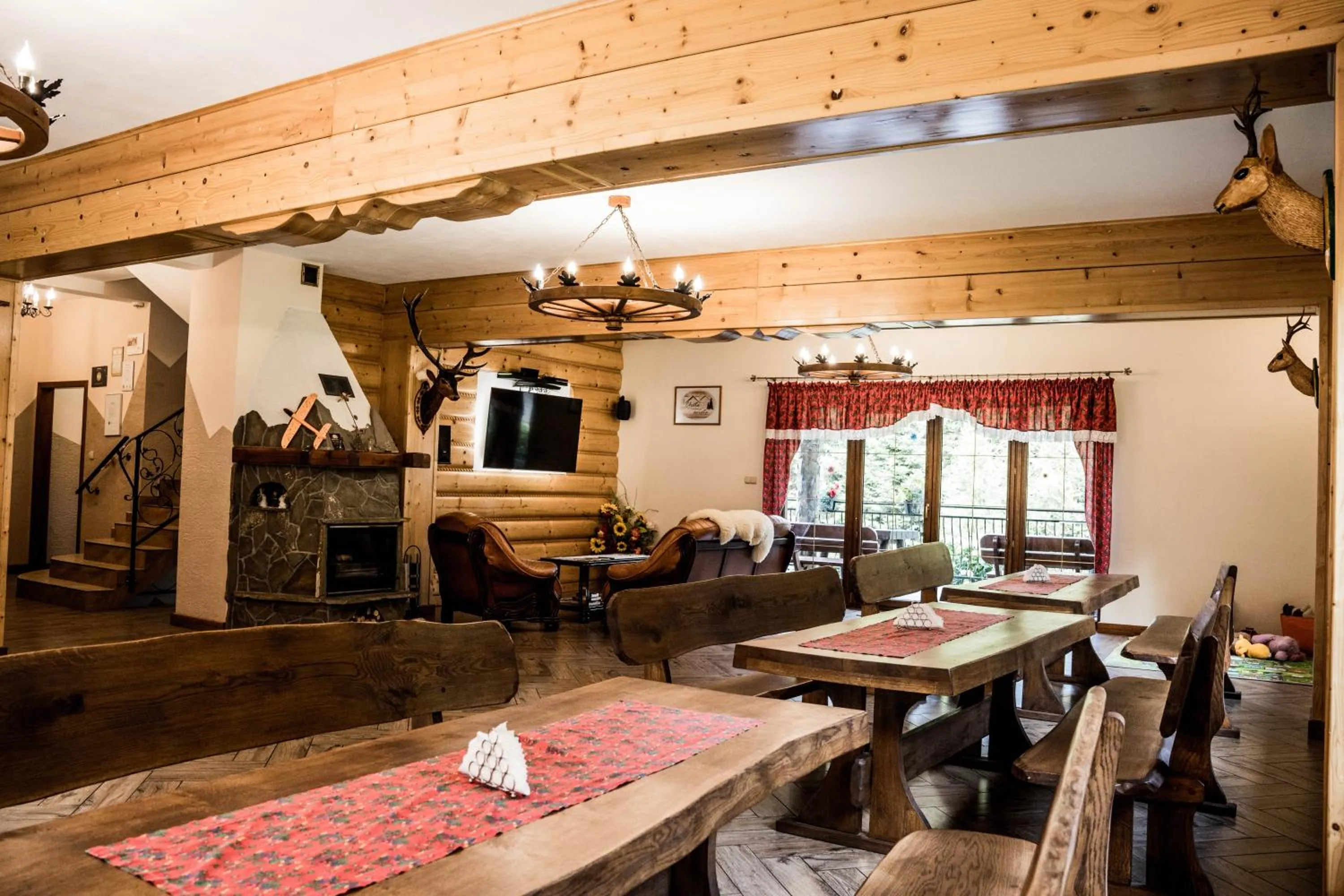 Communal lounge/ TV room in Chata "na Końcu" Świata