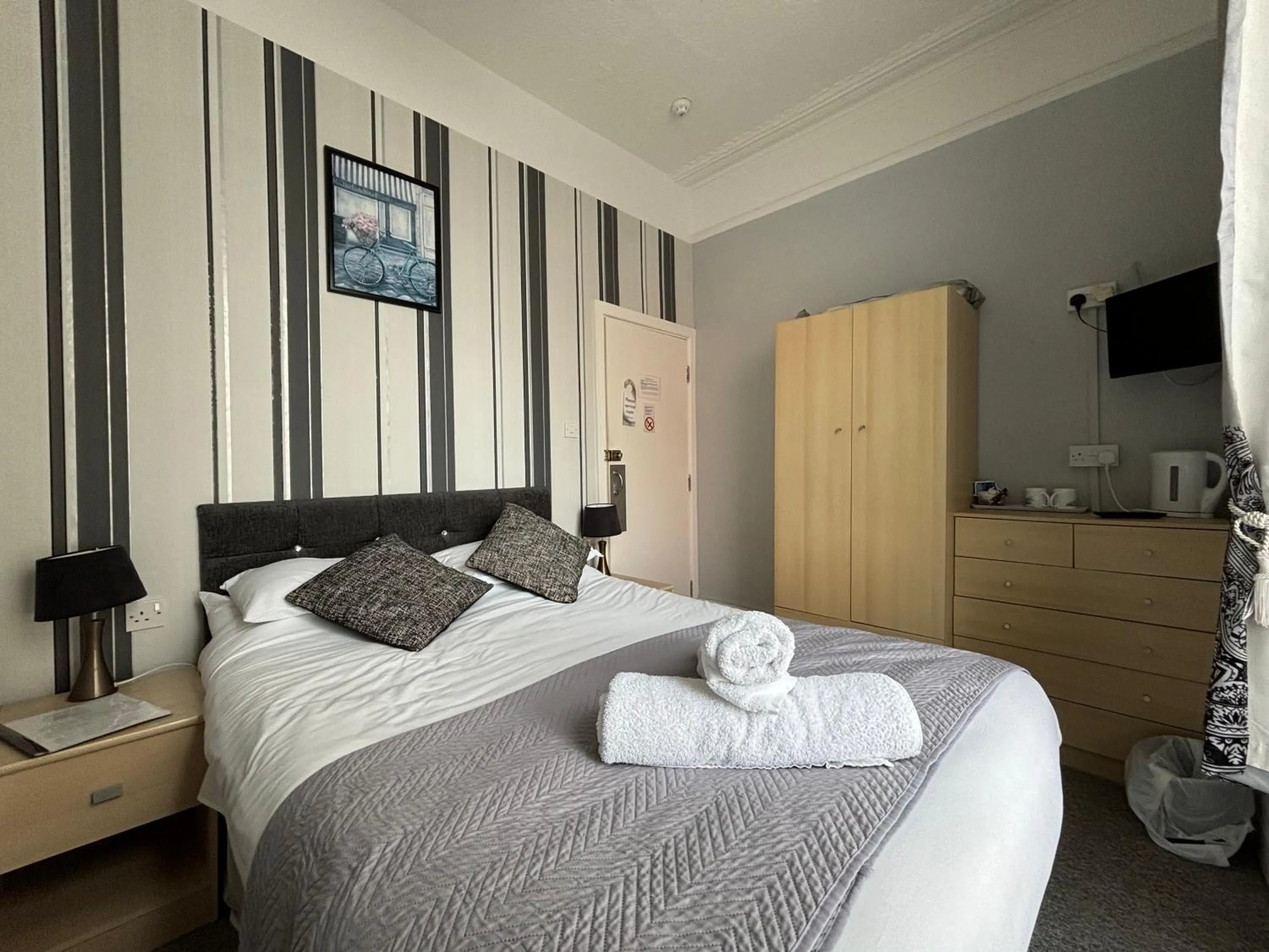 Double Room with Private Bathroom in Three Palms Hotel