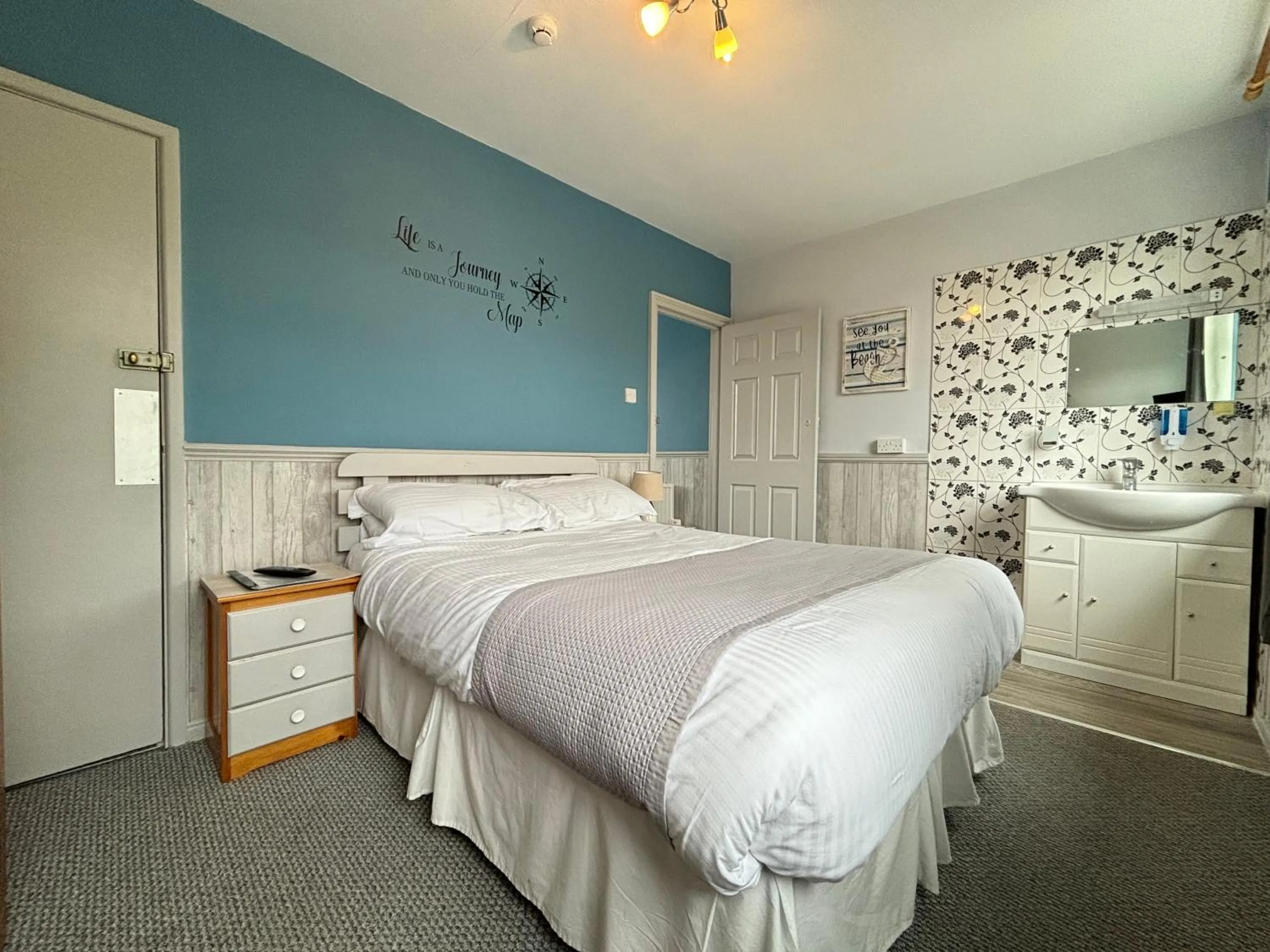 Bed in Three Palms Hotel