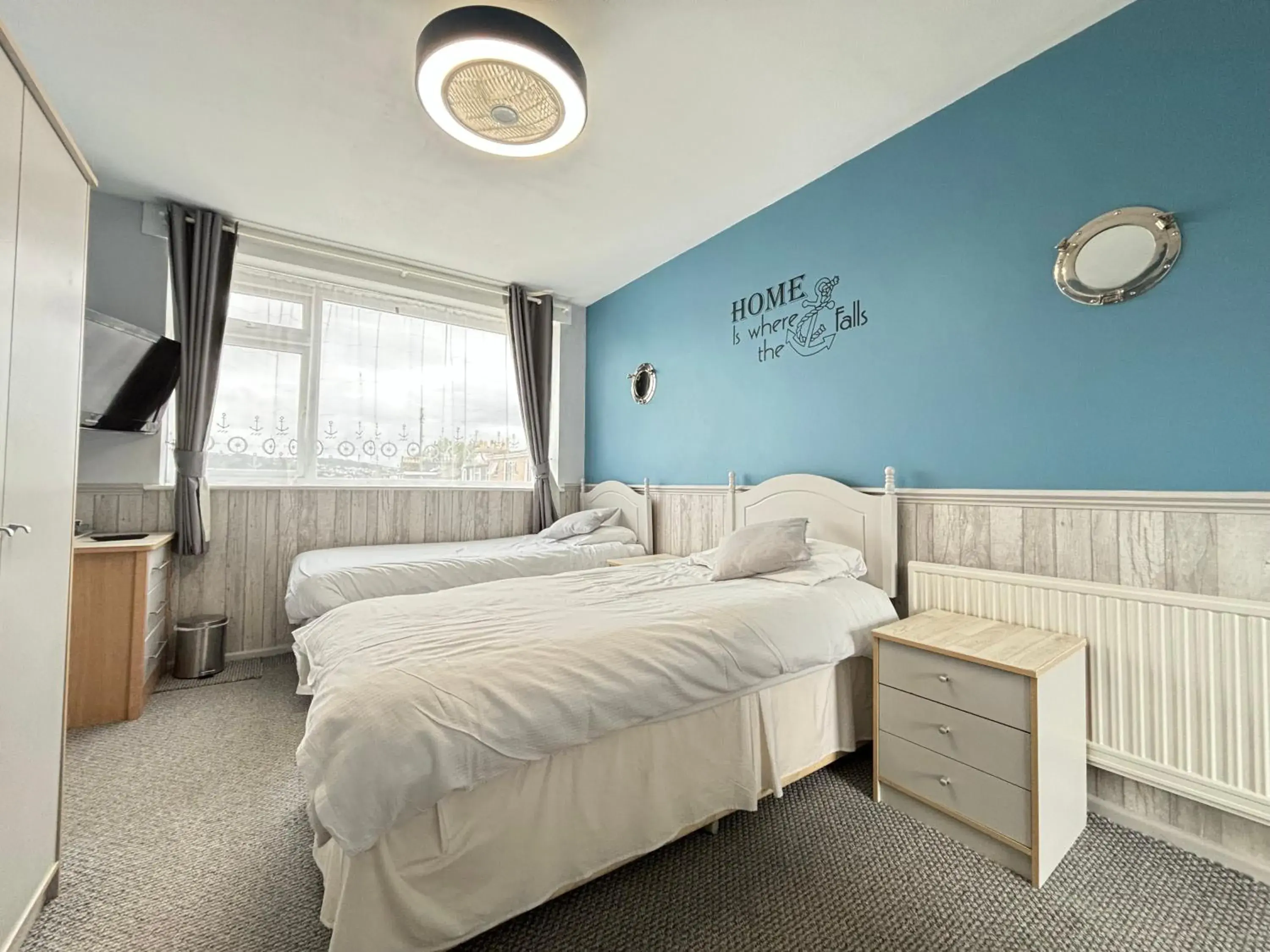 Family Room with Shower in Three Palms Hotel Family Room with Shower in Three Palms Hotel