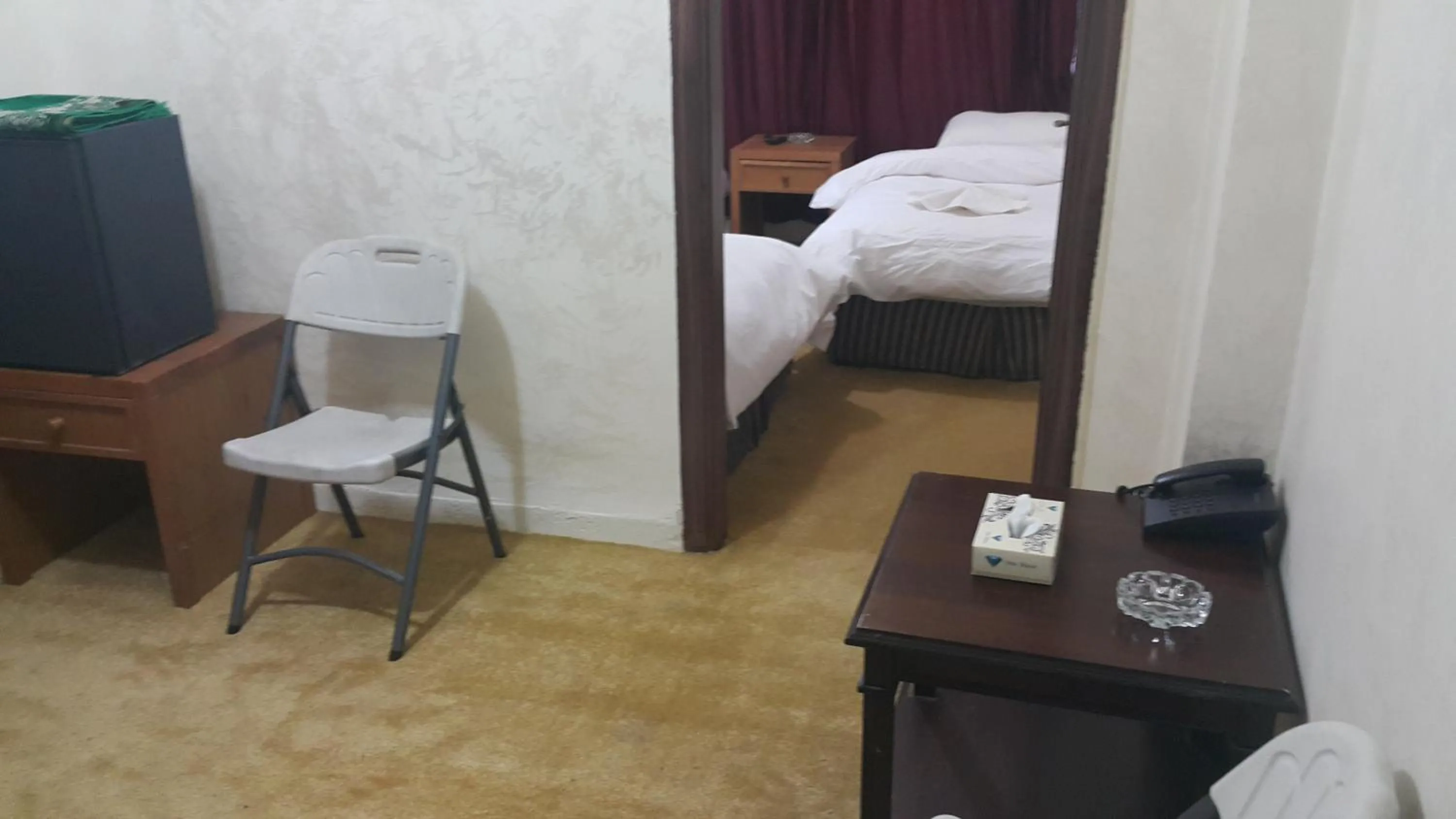 Living room, Bed in Al-Houriat Hotel