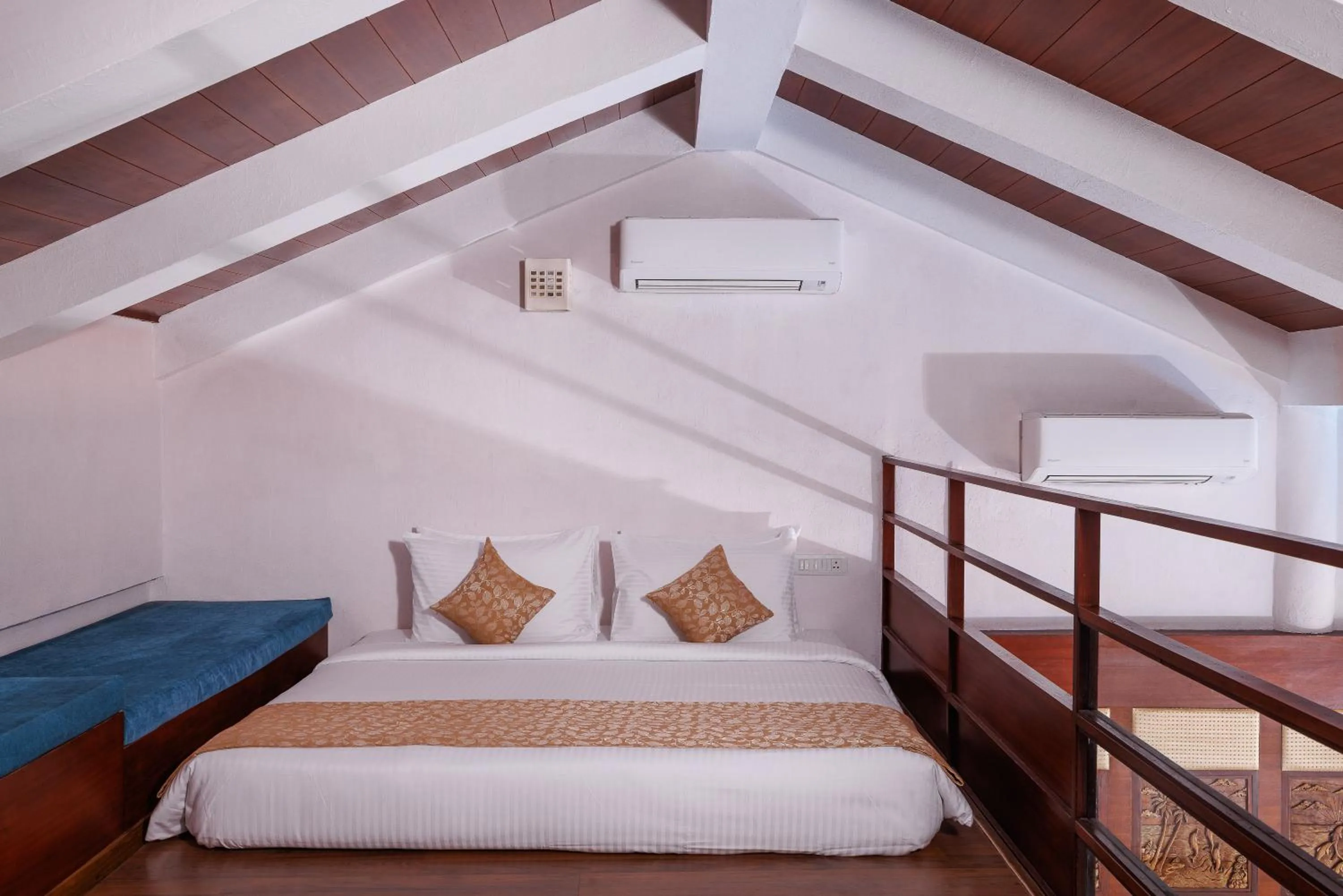 Bed in Gokulam Grand Turtle On The Beach