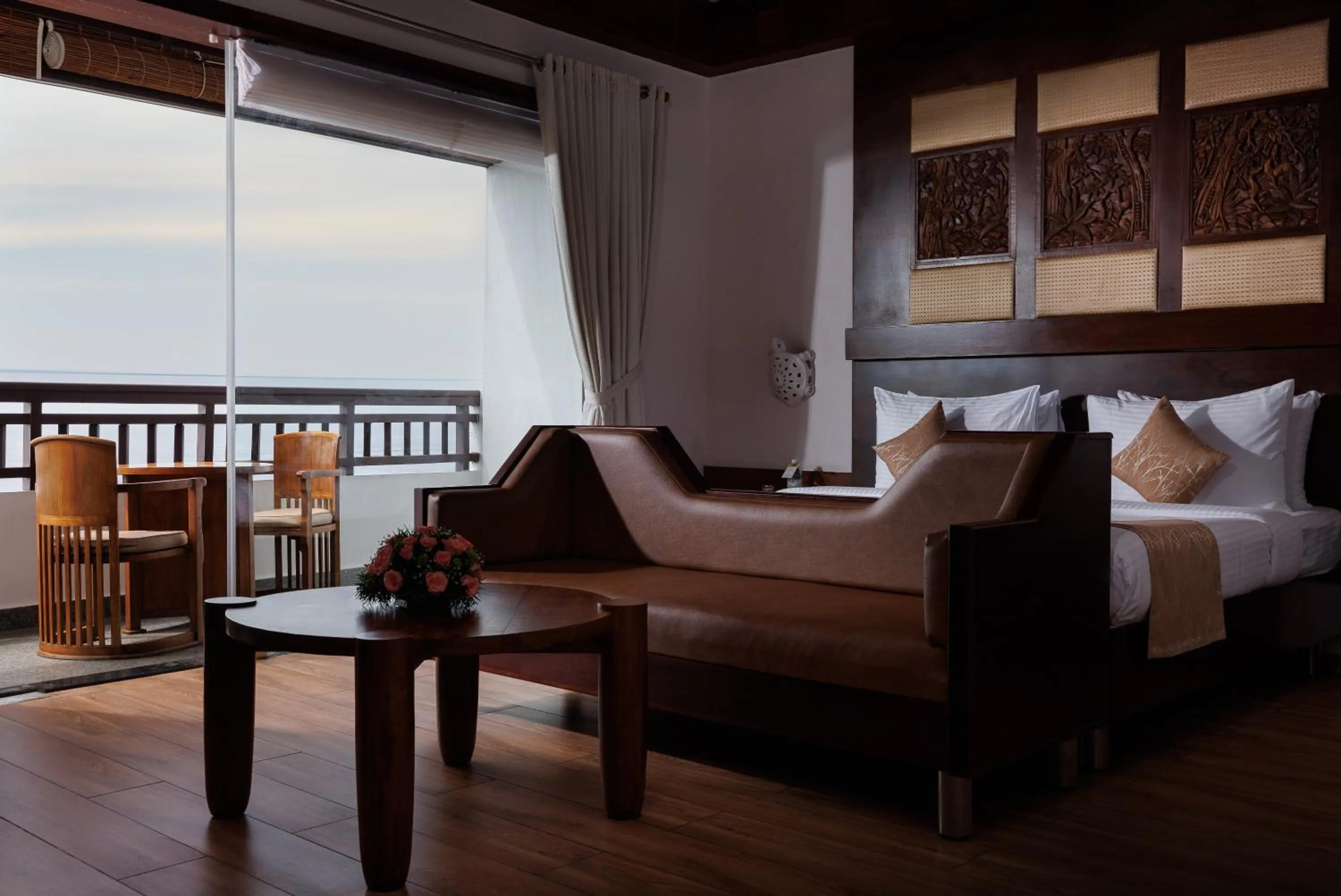 Bed in Gokulam Grand Turtle On The Beach