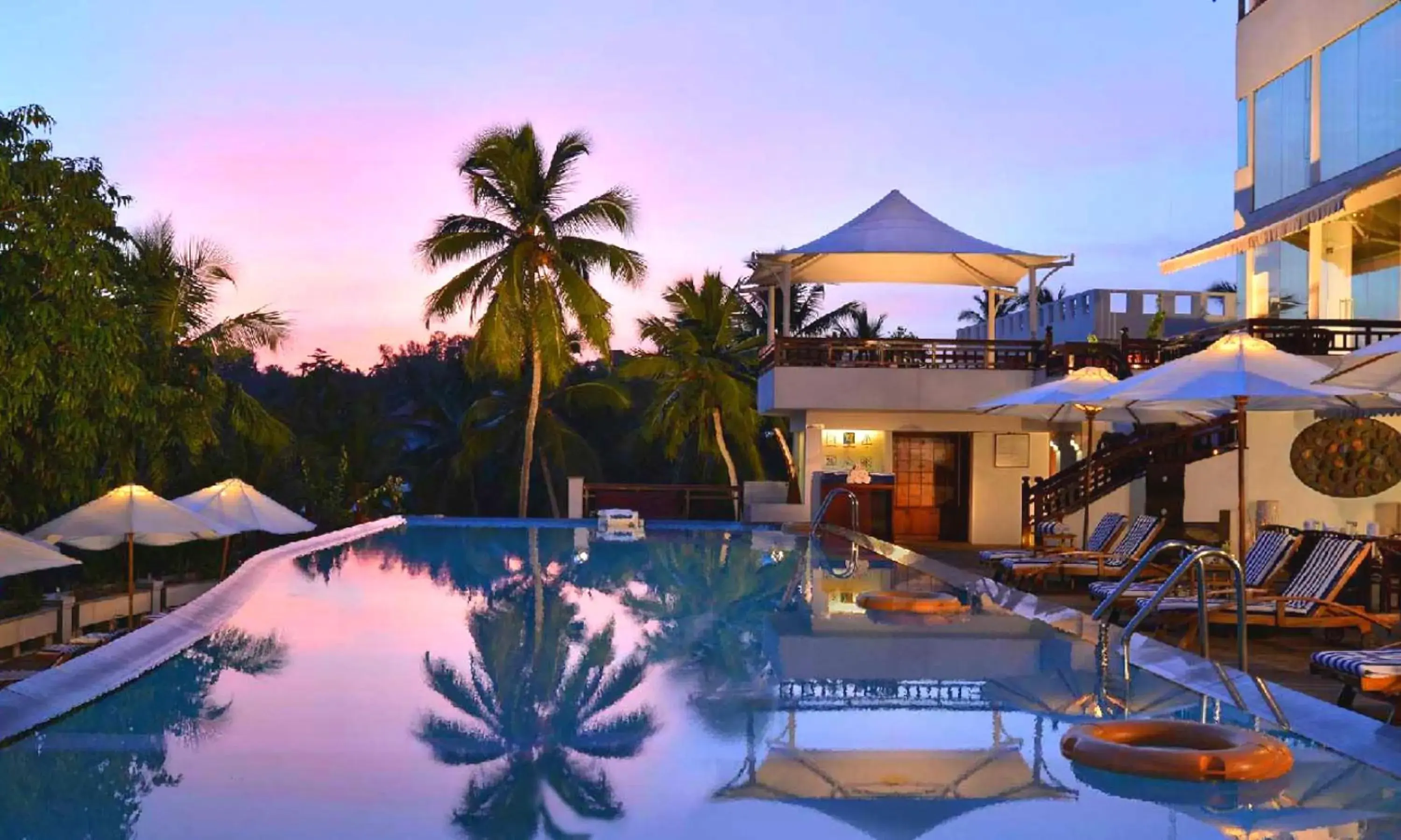 Swimming pool in Gokulam Grand Turtle On The Beach Swimming pool in Gokulam Grand Turtle On The Beach