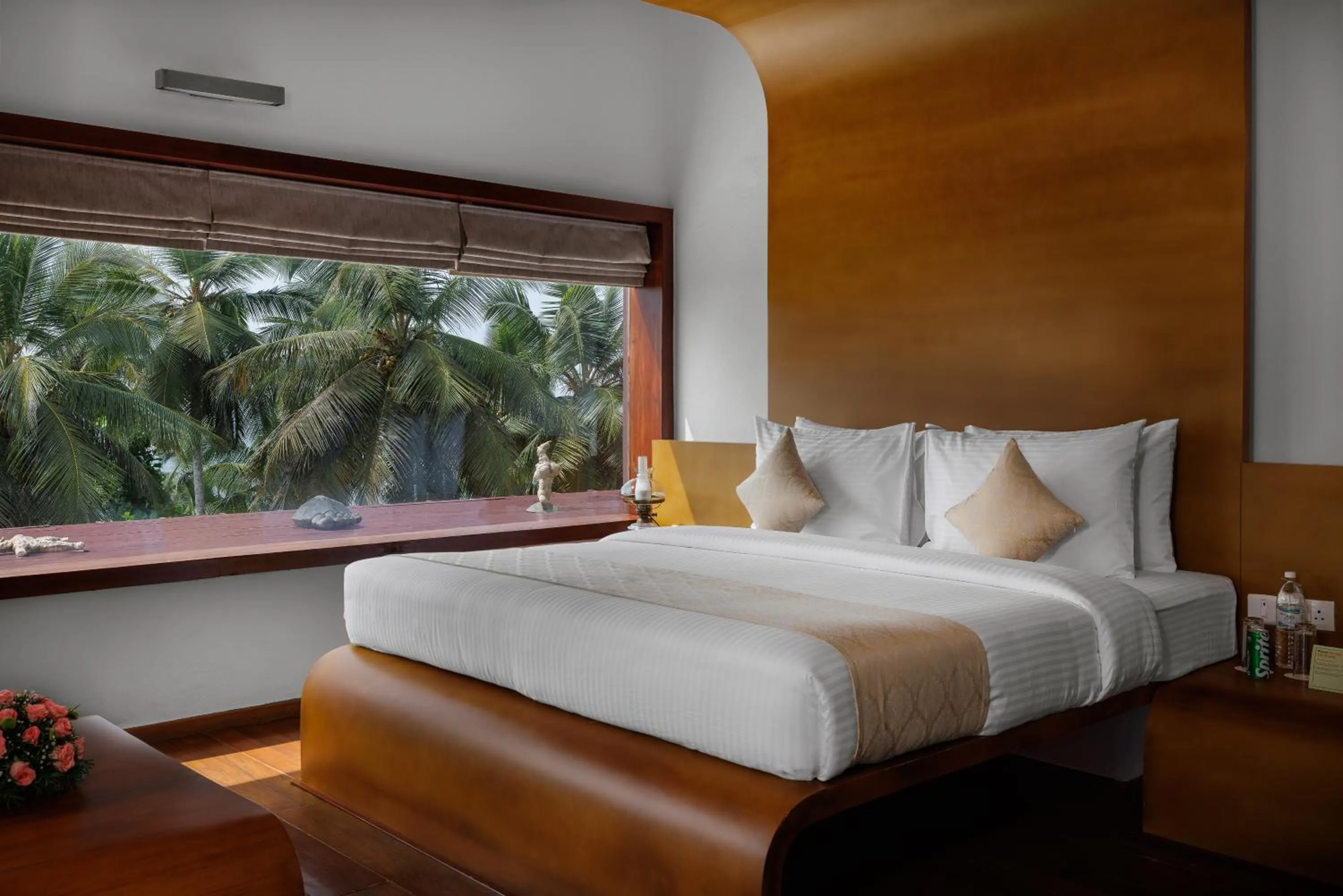 Bed in Gokulam Grand Turtle On The Beach