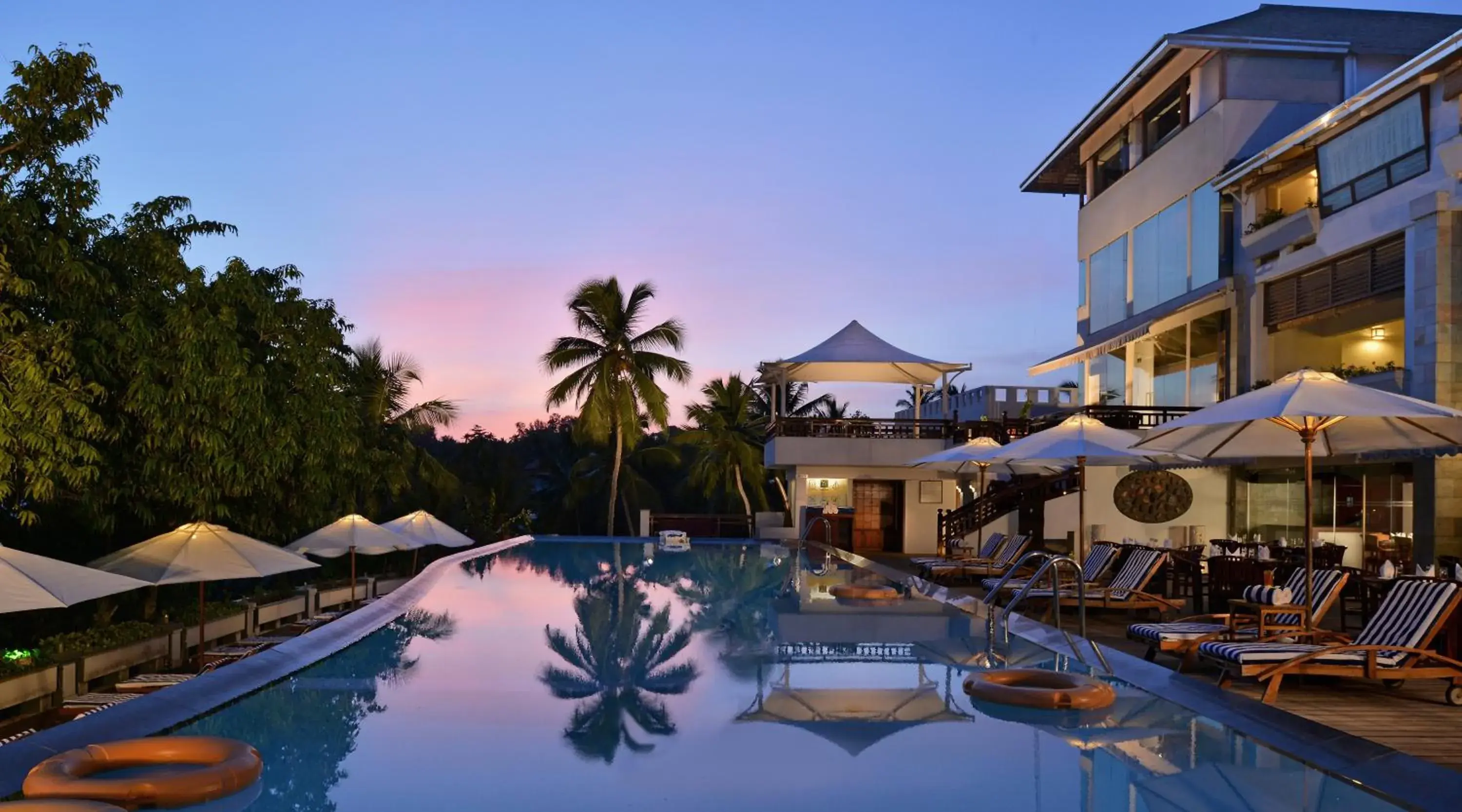 Swimming pool in Gokulam Grand Turtle On The Beach Swimming pool in Gokulam Grand Turtle On The Beach