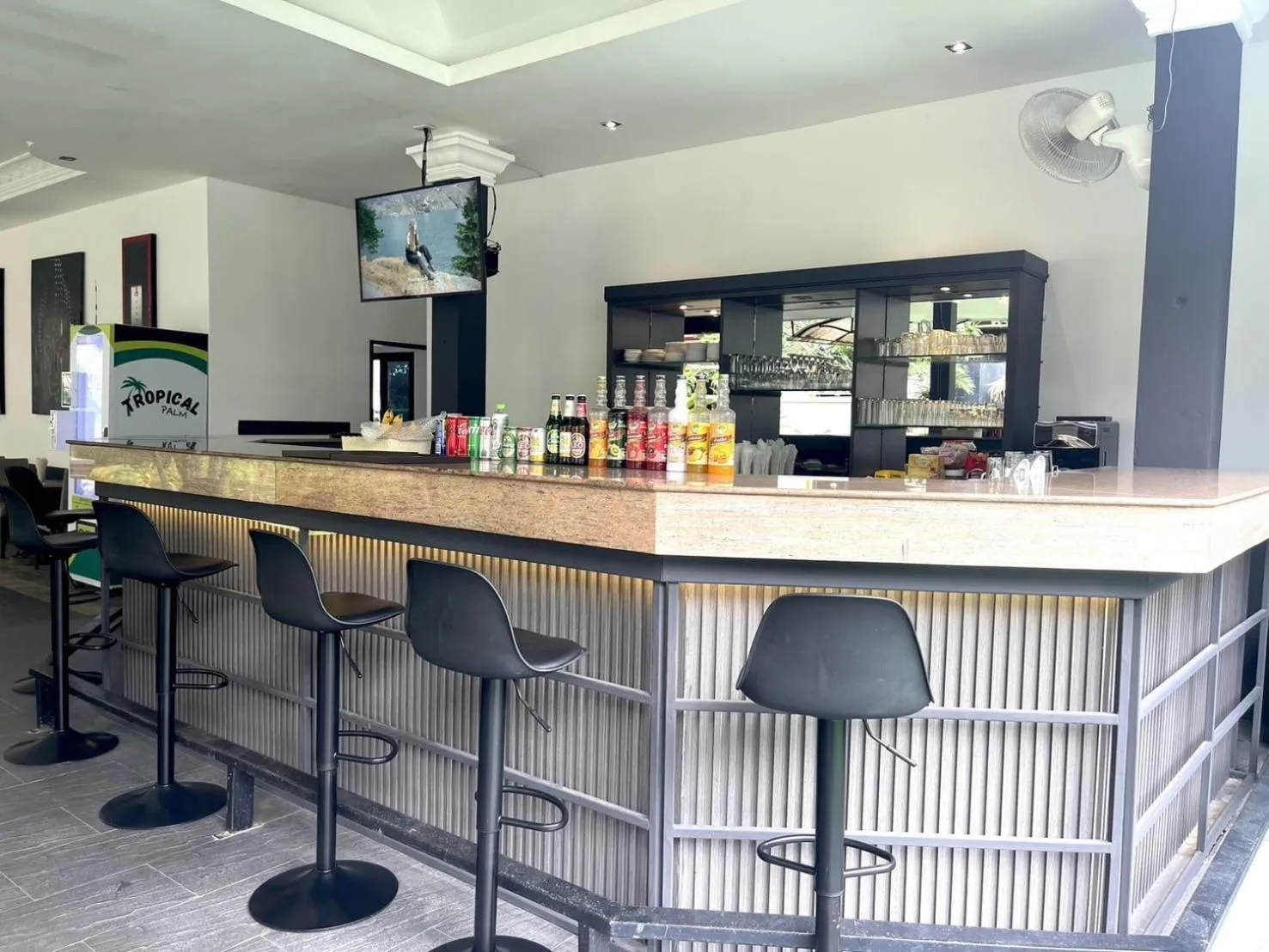 Restaurant/places to eat in Tropical Palm