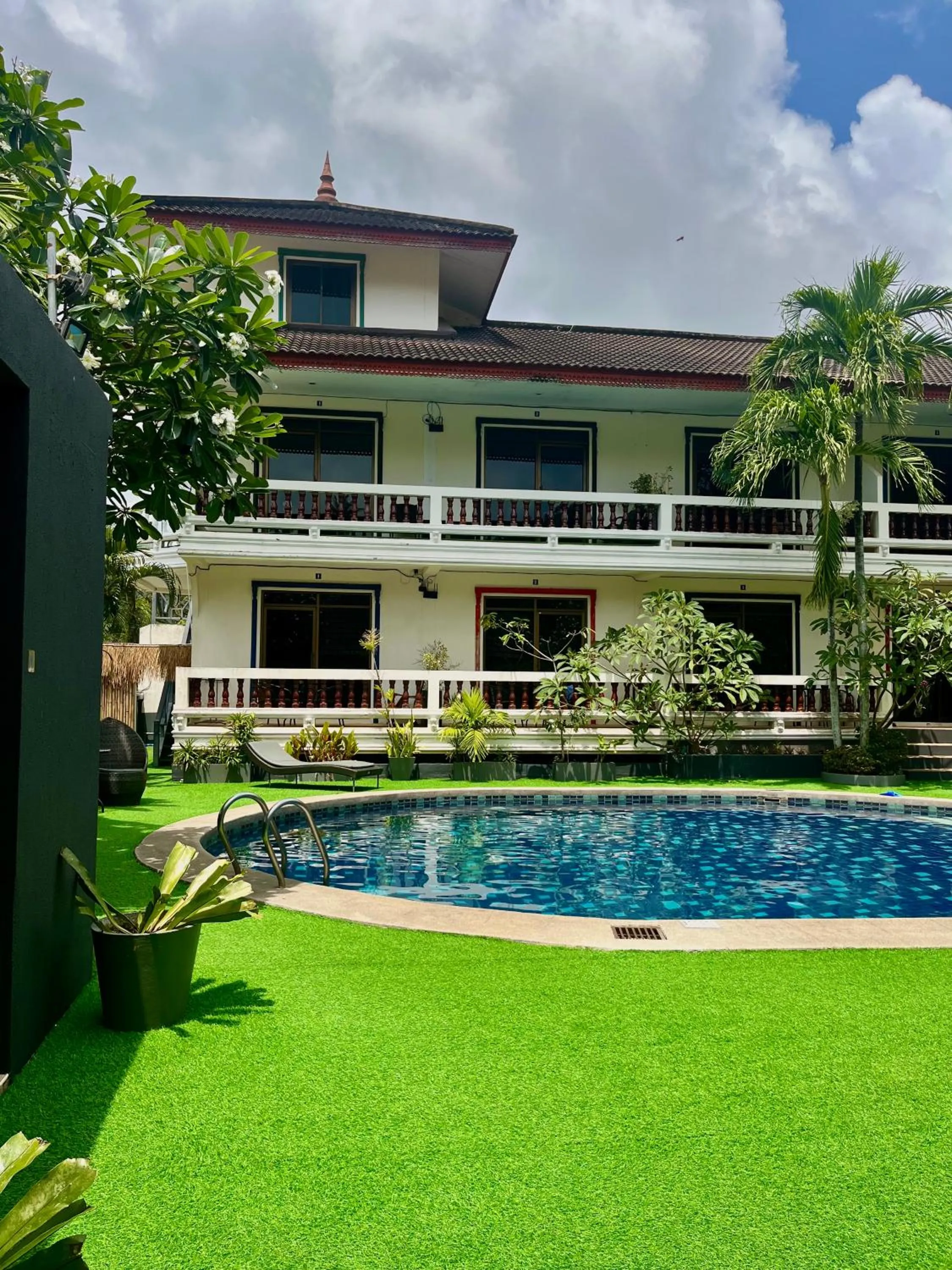 Swimming pool in Tropical Palm