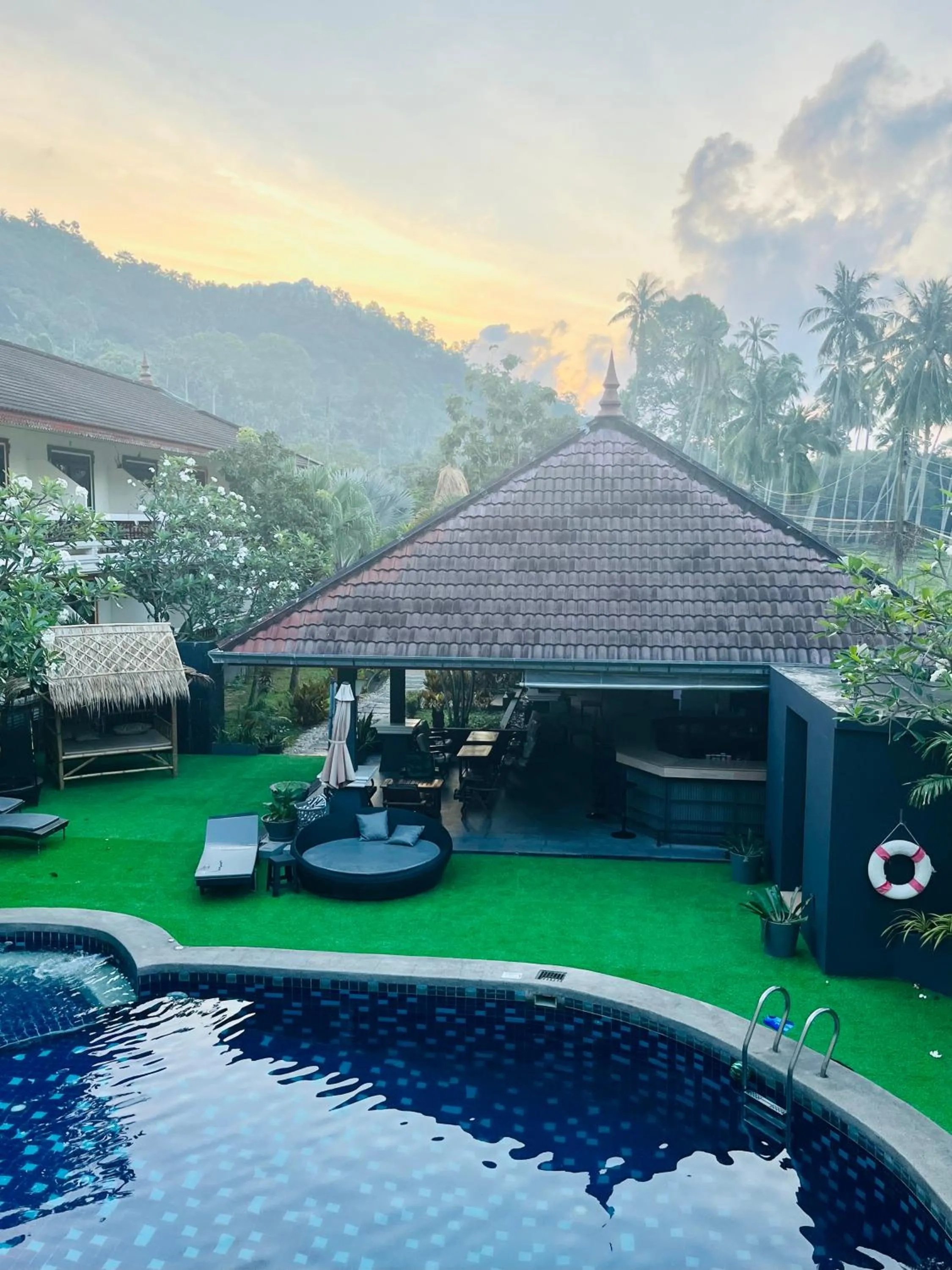 Swimming pool in Tropical Palm