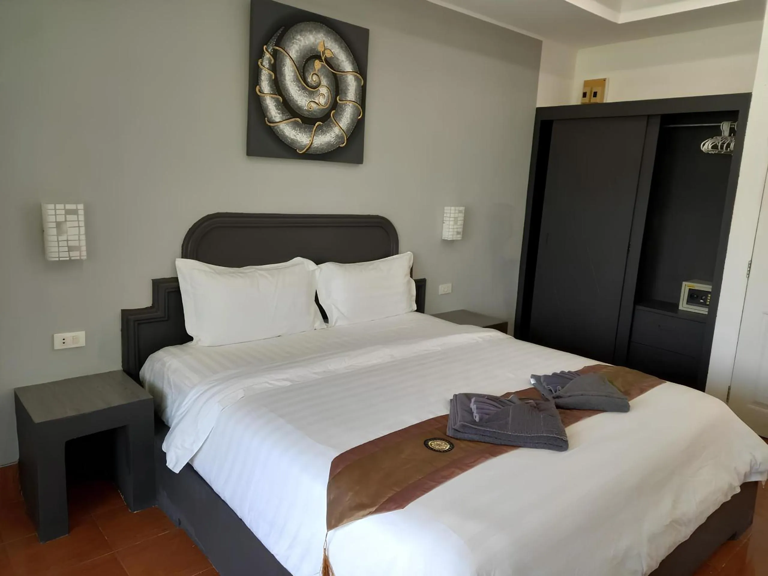 Bed in Tropical Palm