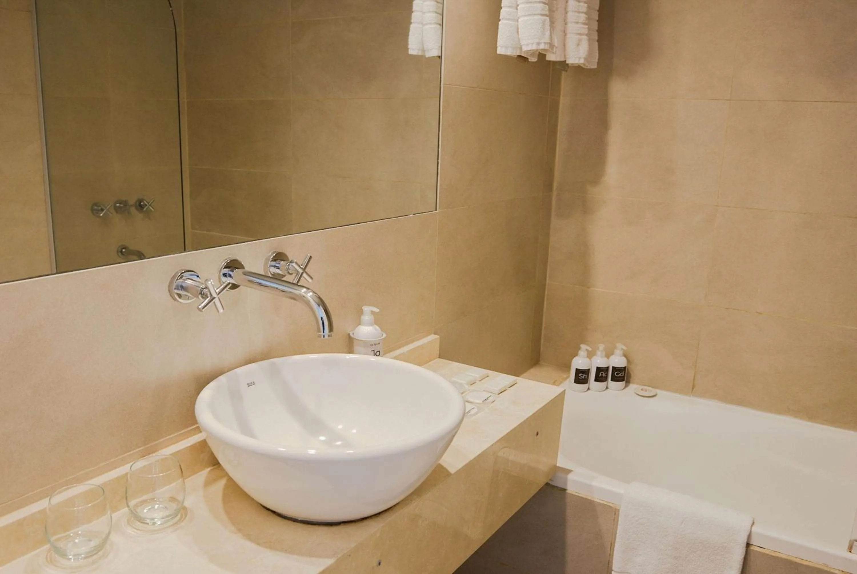 TV and multimedia in Dazzler by Wyndham Buenos Aires Recoleta