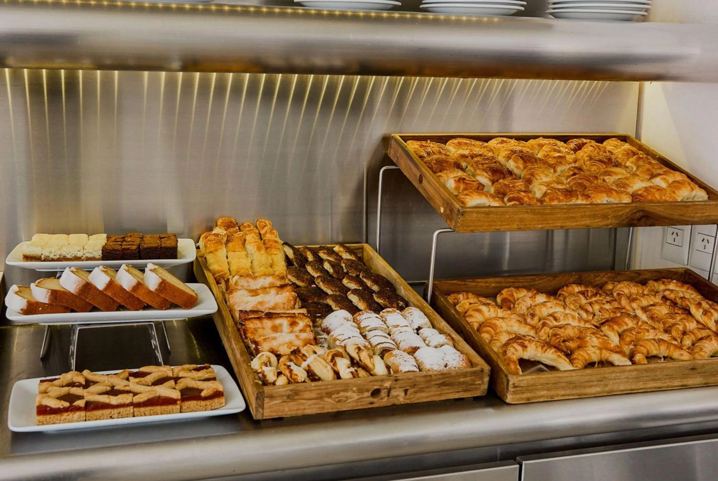 Restaurant/places to eat in Dazzler by Wyndham Buenos Aires Recoleta