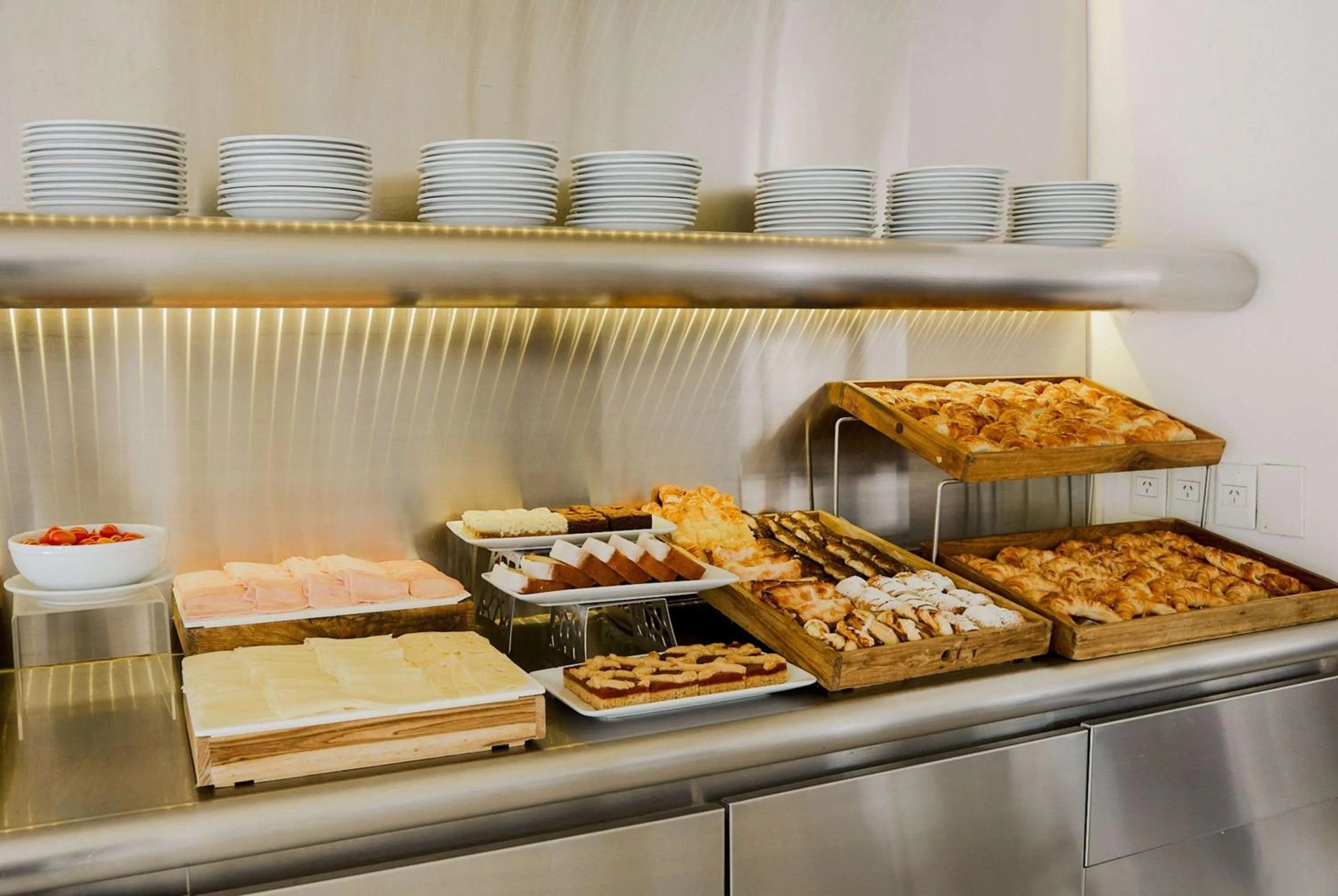 Restaurant/places to eat in Dazzler by Wyndham Buenos Aires Recoleta