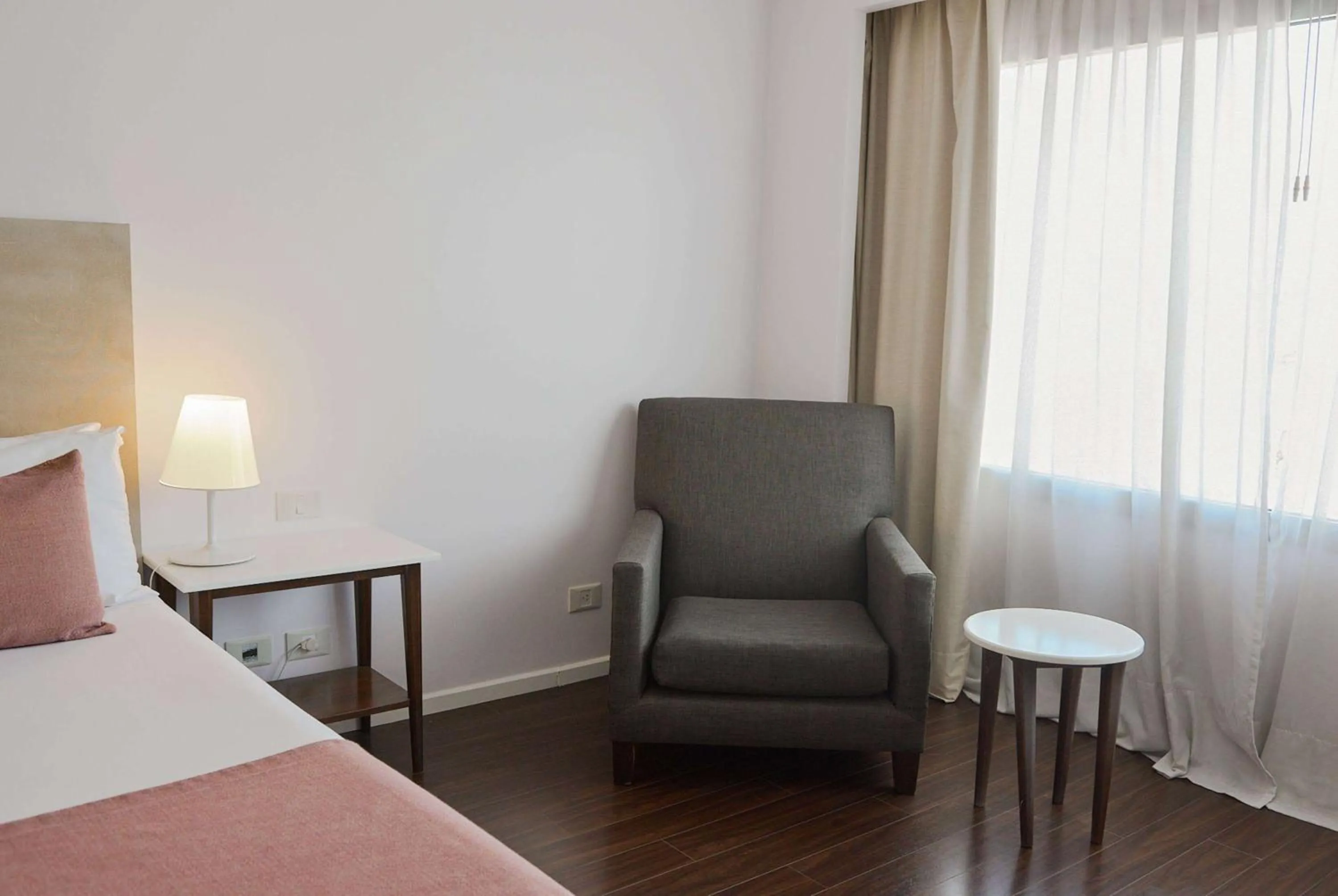 Photo of the whole room, Bed in Dazzler by Wyndham Buenos Aires Recoleta