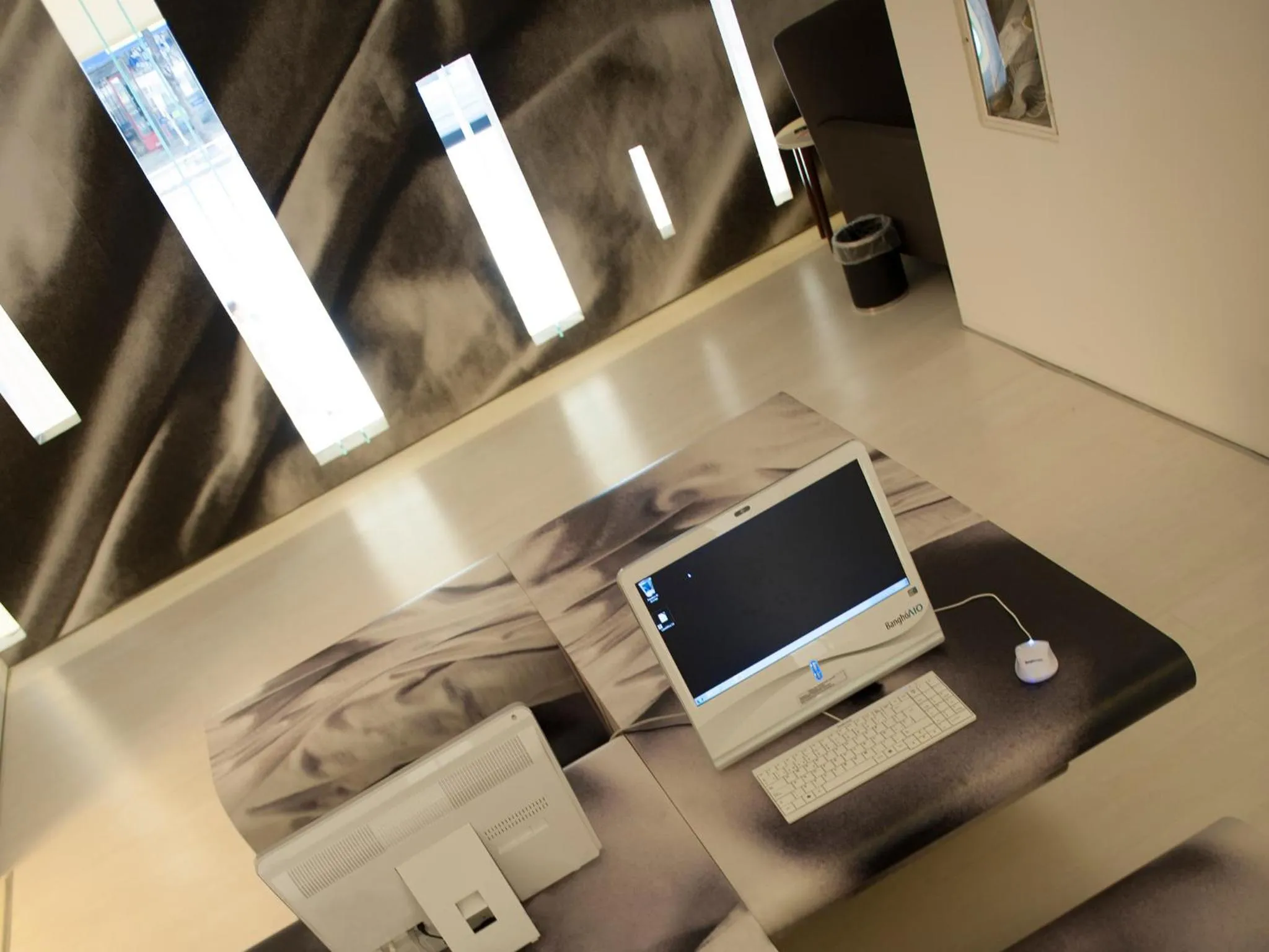 TV and multimedia in Dazzler by Wyndham Buenos Aires Recoleta