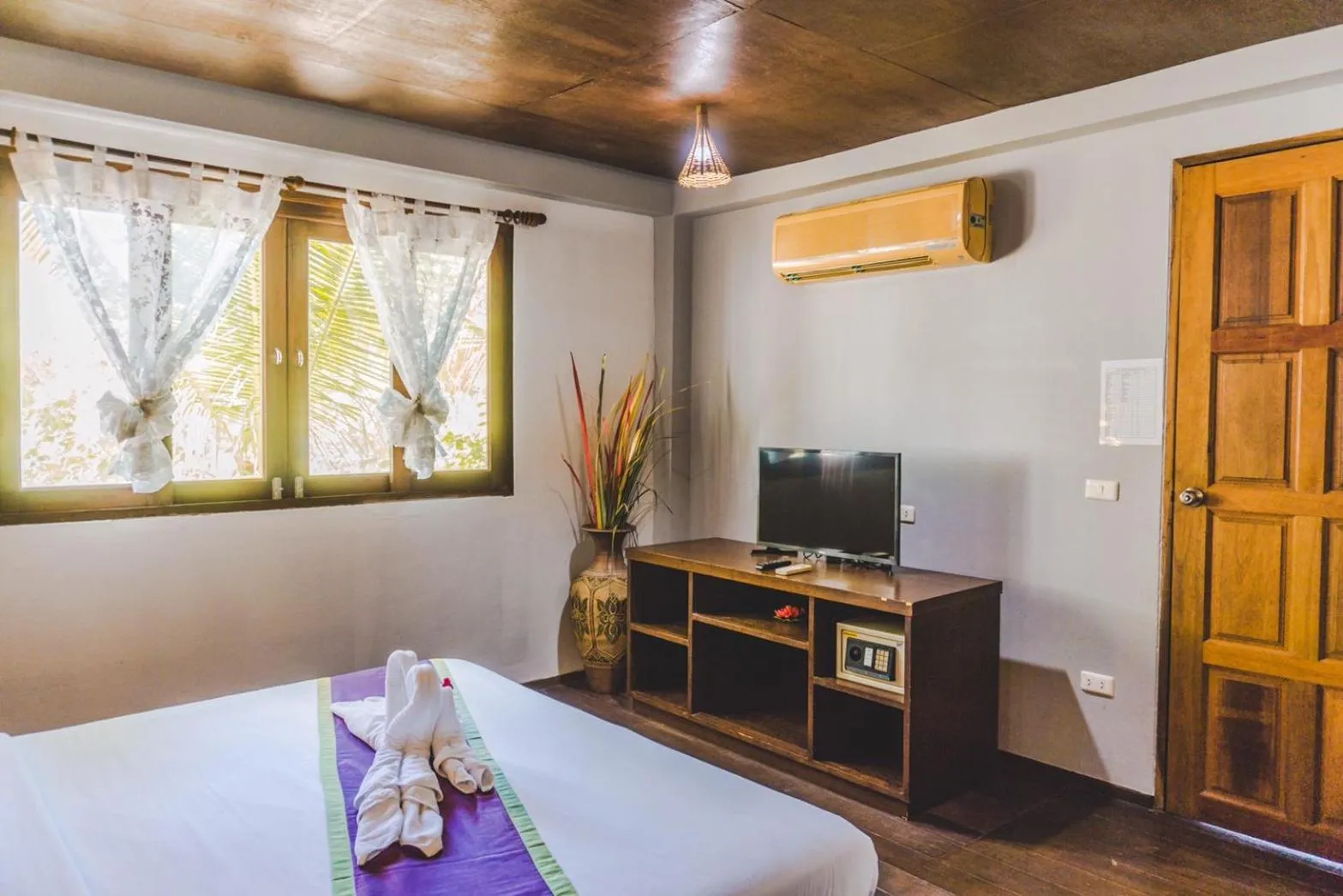 TV/Entertainment Center in Chaweng Park Place