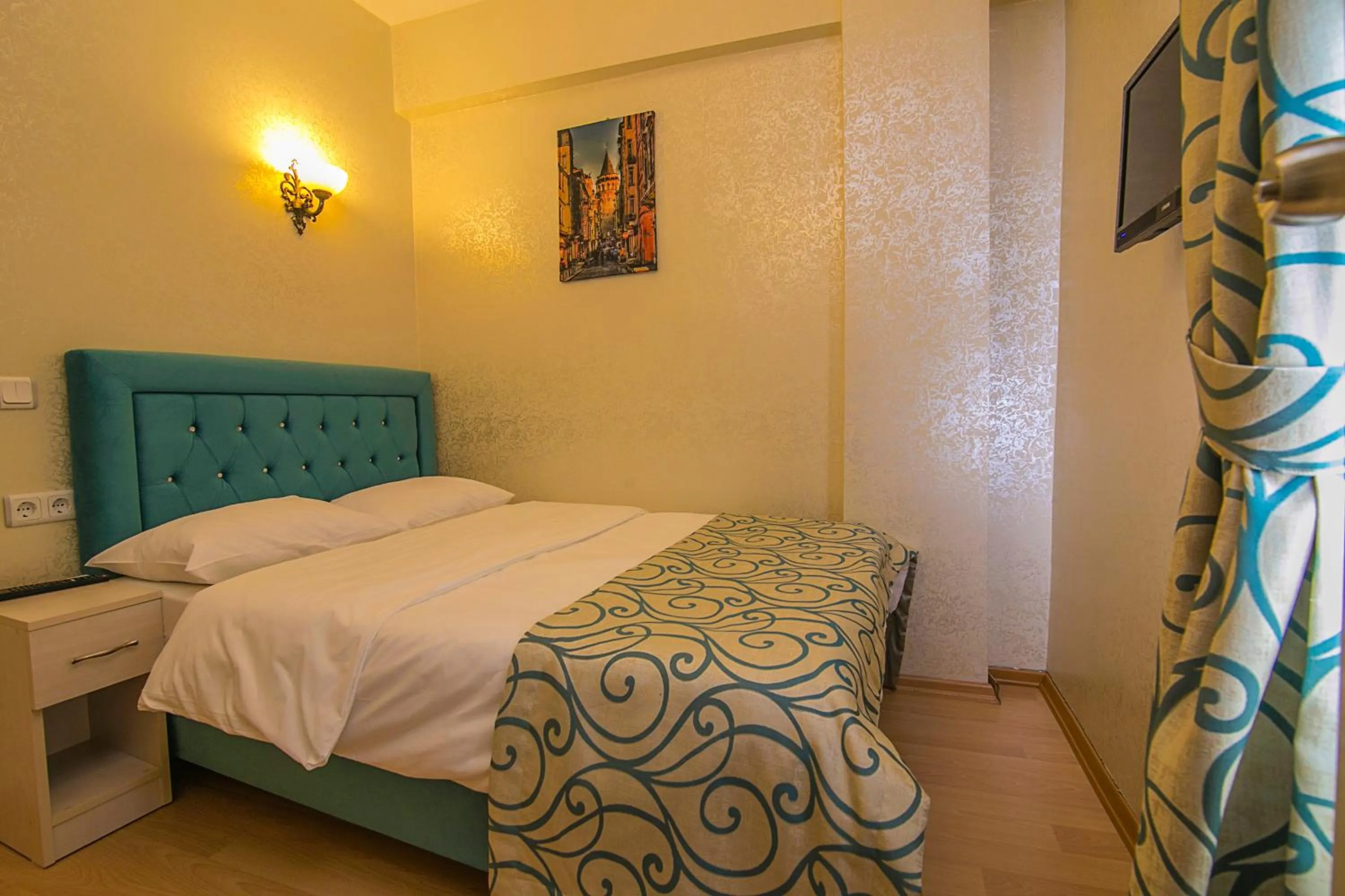 Photo of the whole room, Bed in Ancient Town Hotel