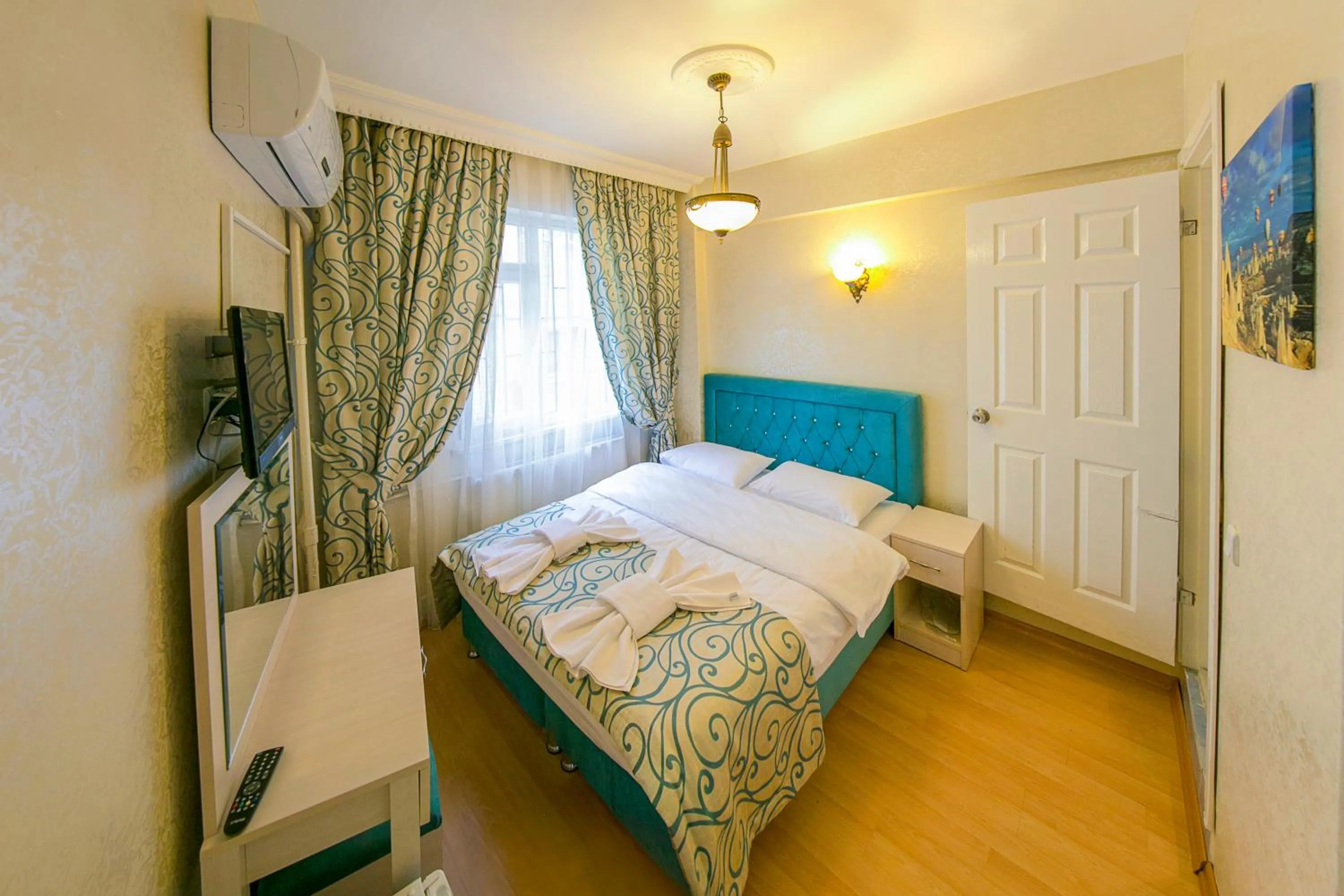 Photo of the whole room, Bed in Ancient Town Hotel