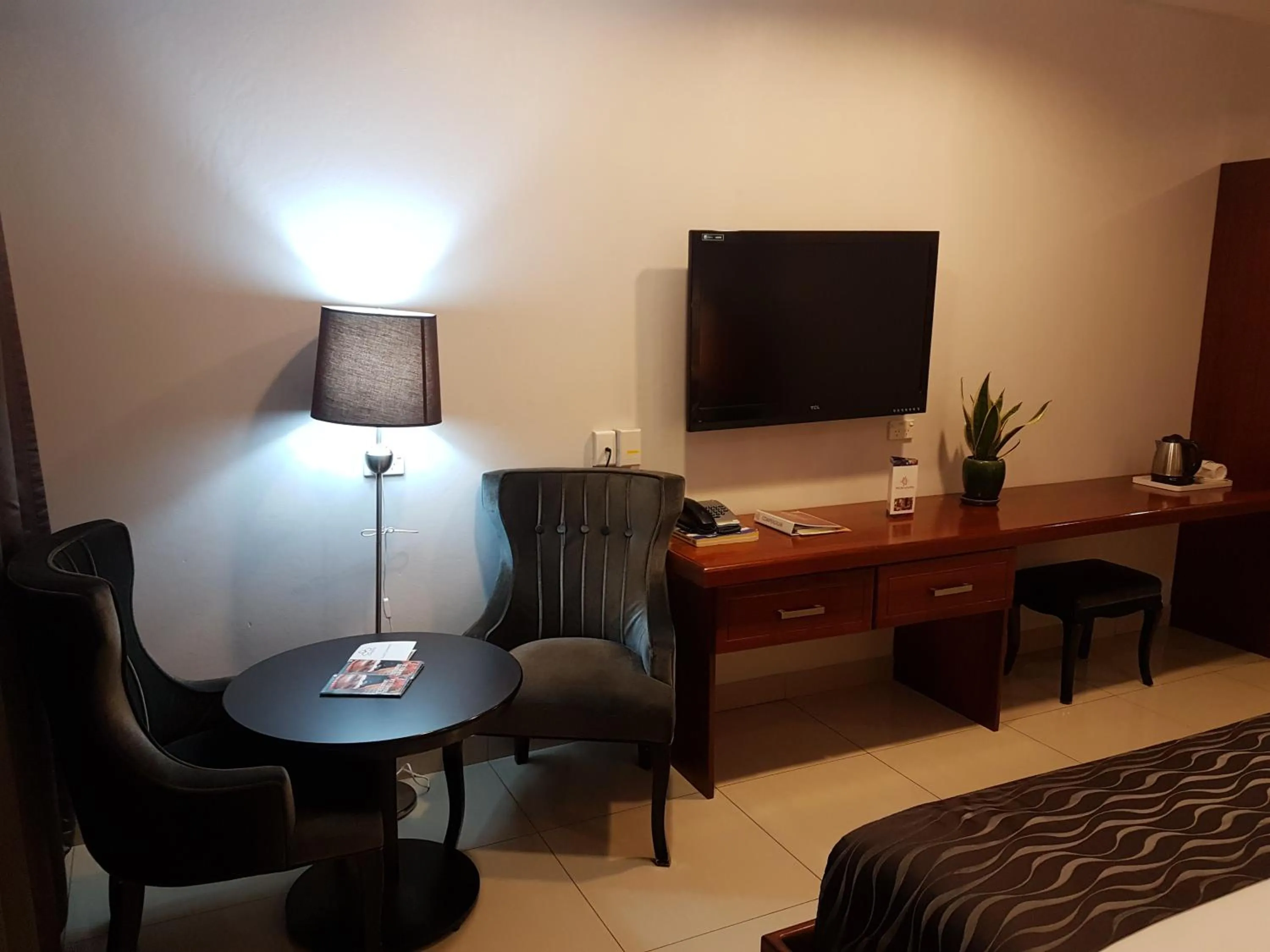 PADDY'S HOTEL & APARTMENTS