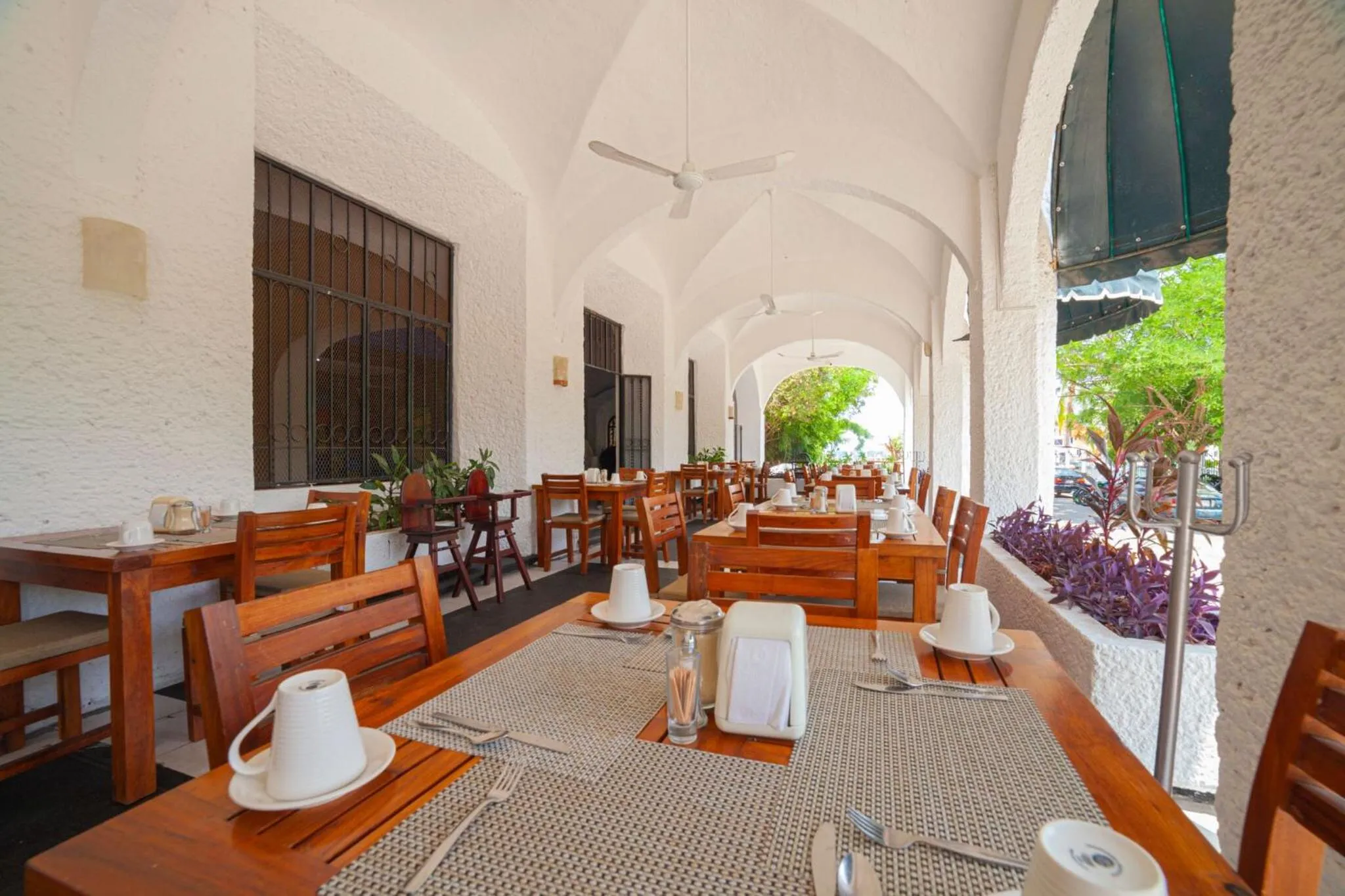 Restaurant/places to eat in Hotel Marina Resort & Beach Club