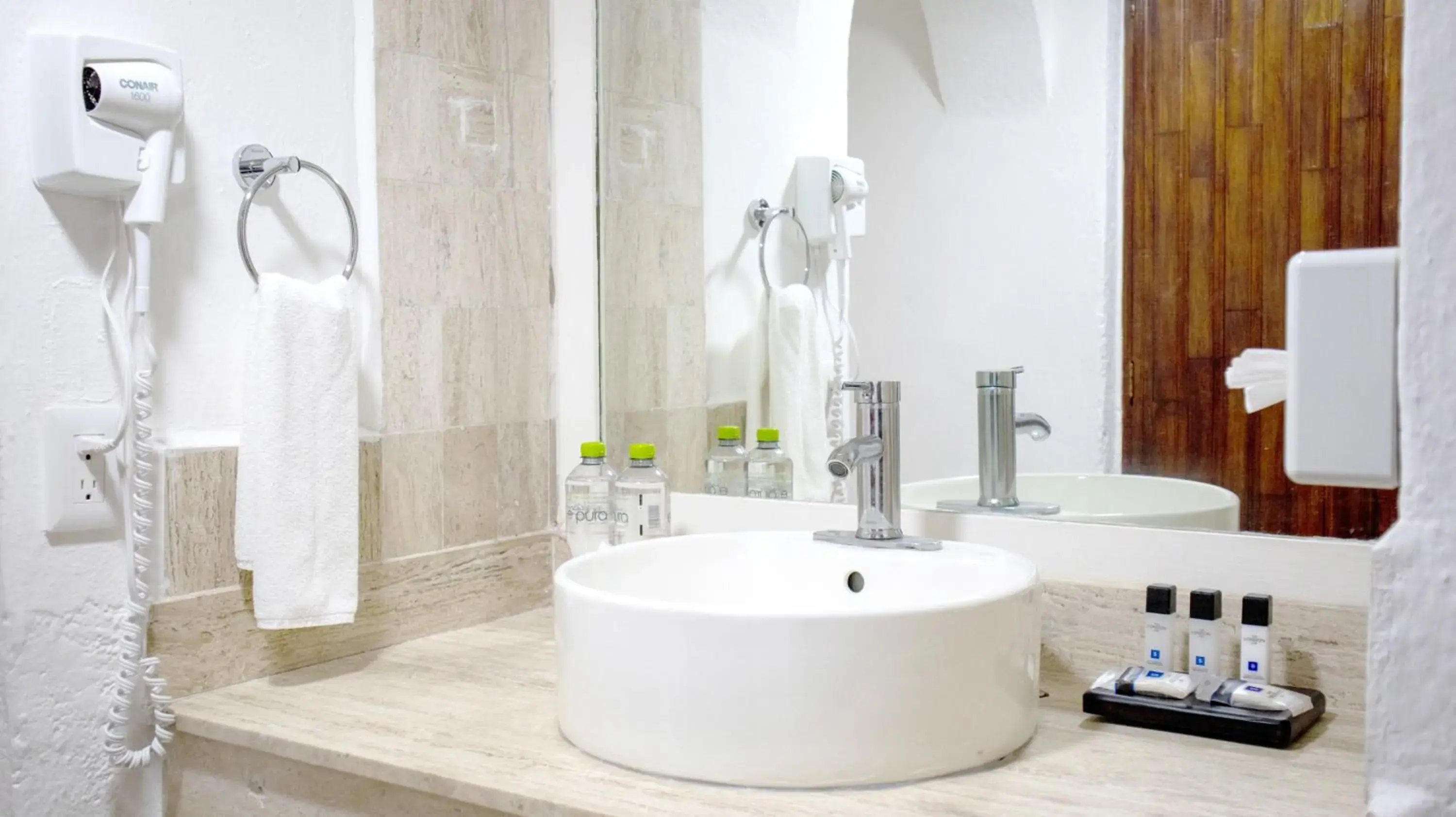 King Room with Pool View in Hotel Marina Resort & Beach Club King Room with Pool View in Hotel Marina Resort & Beach Club