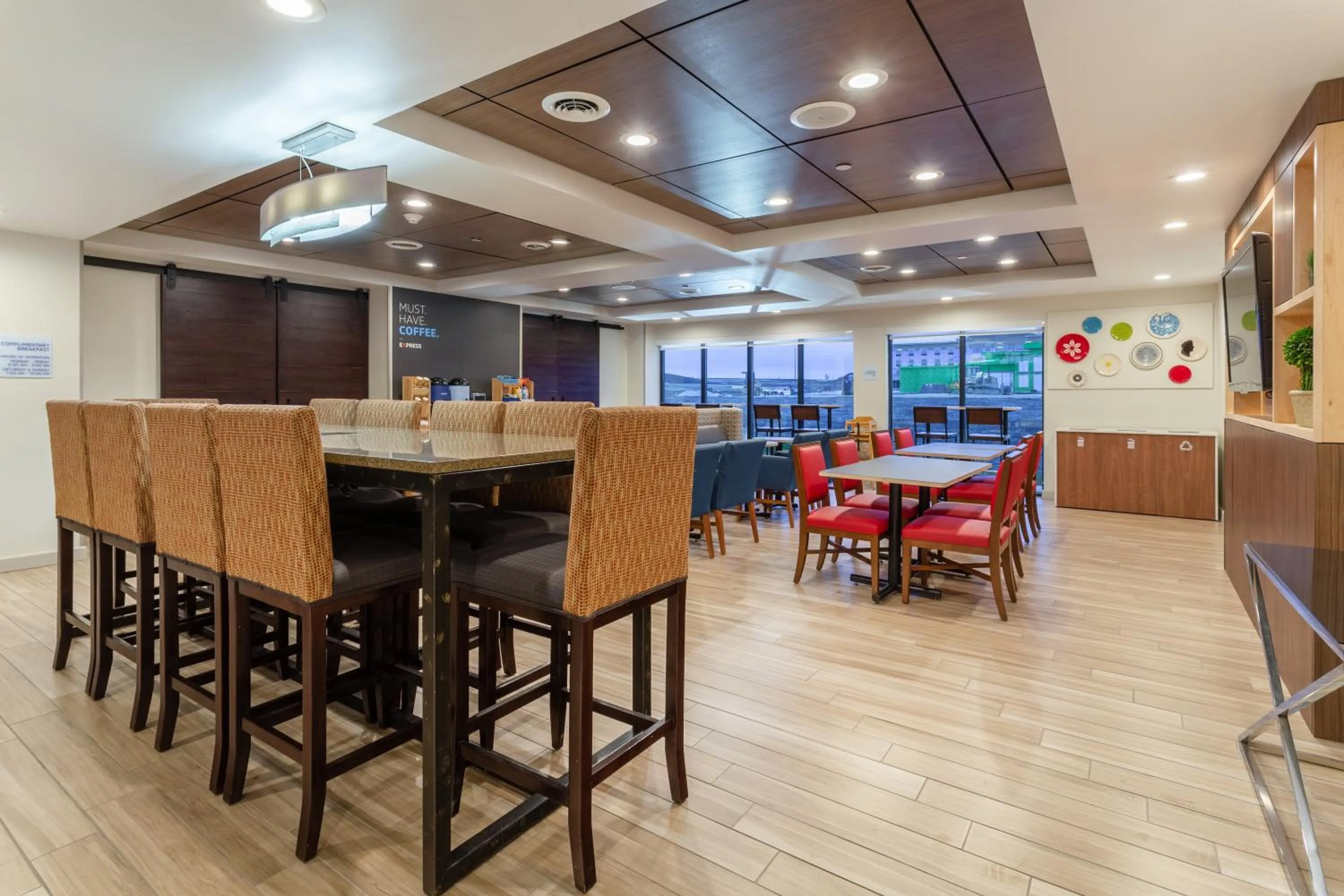 Breakfast in Holiday Inn Express & Suites Cedar Falls - Waterloo by IHG