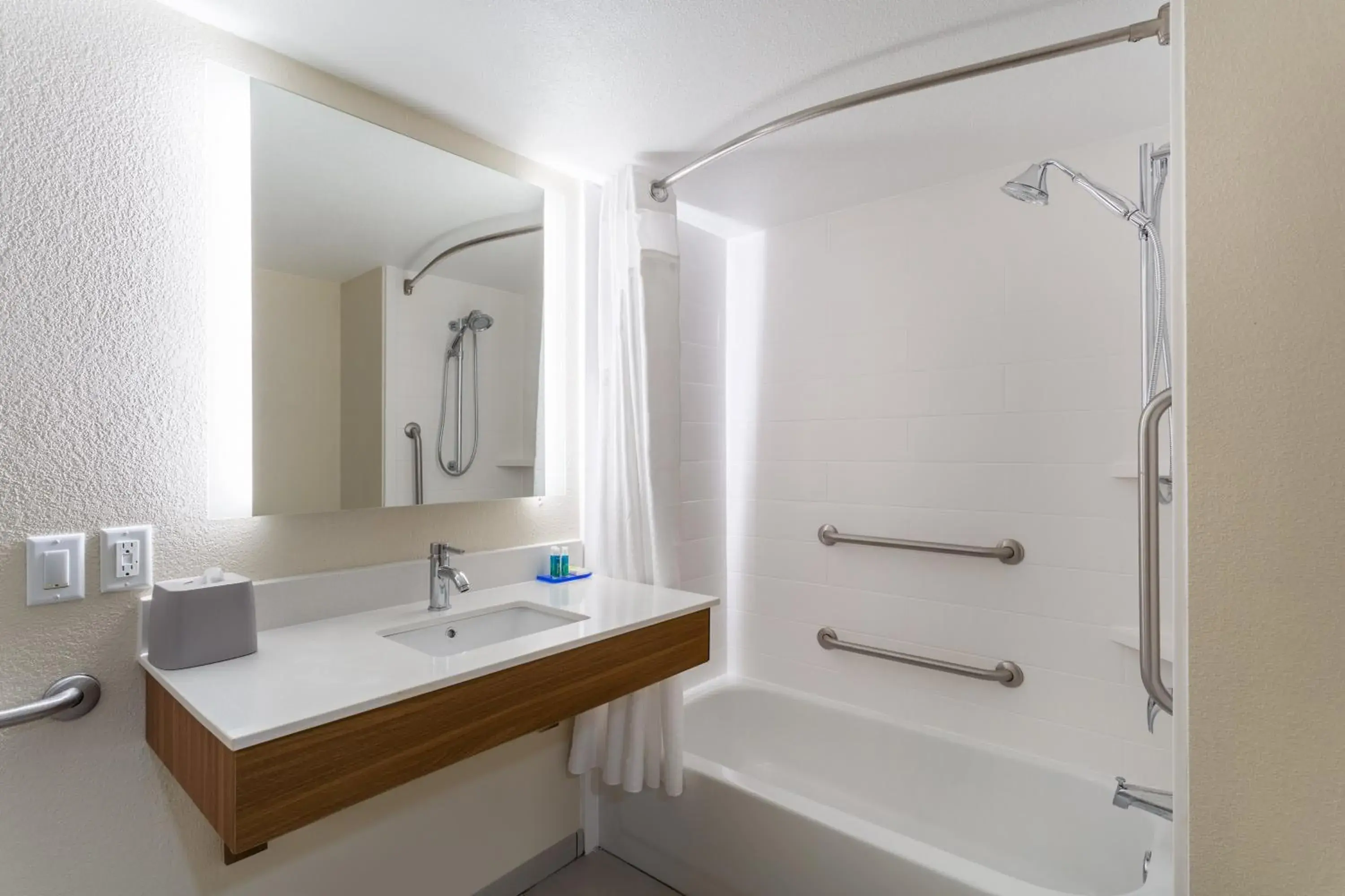 Queen Room with Two Queen Beds - Hearing Accessible in Holiday Inn Express & Suites Cedar Falls - Waterloo, an IHG Hotel Queen Room with Two Queen Beds - Hearing Accessible in Holiday Inn Express & Suites Cedar Falls - Waterloo, an IHG Hotel