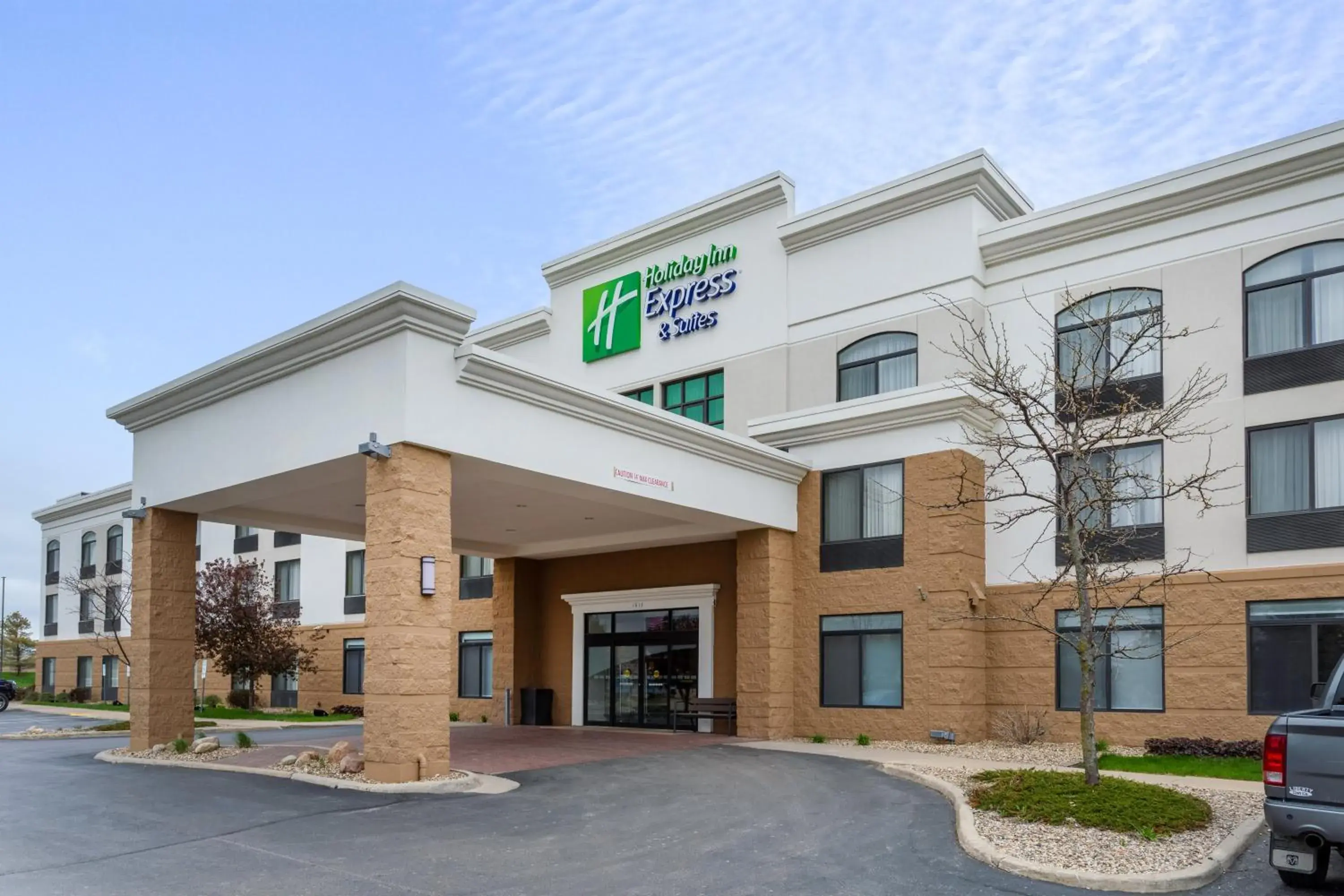 Property building in Holiday Inn Express & Suites Cedar Falls - Waterloo by IHG Property building in Holiday Inn Express & Suites Cedar Falls - Waterloo by IHG