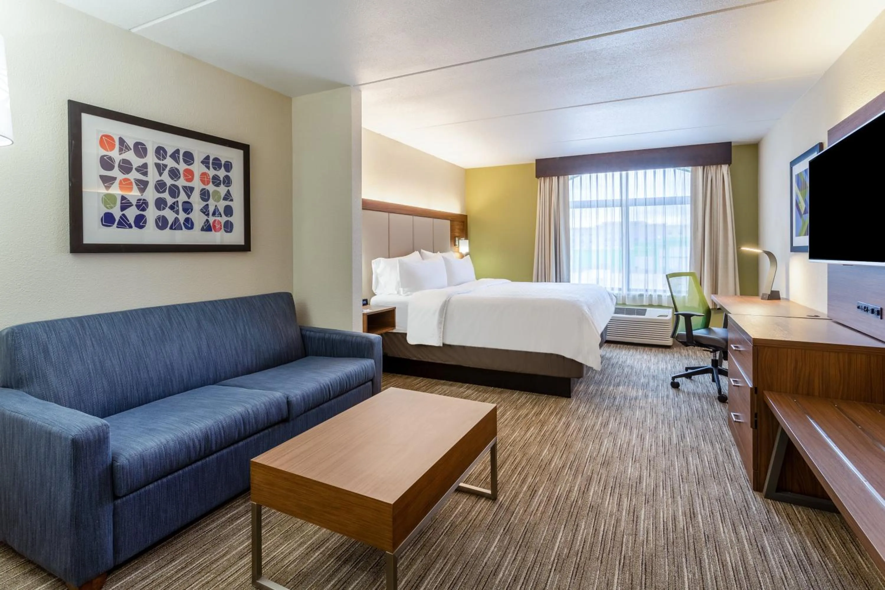 Photo of the whole room, Bed in Holiday Inn Express & Suites Cedar Falls - Waterloo by IHG