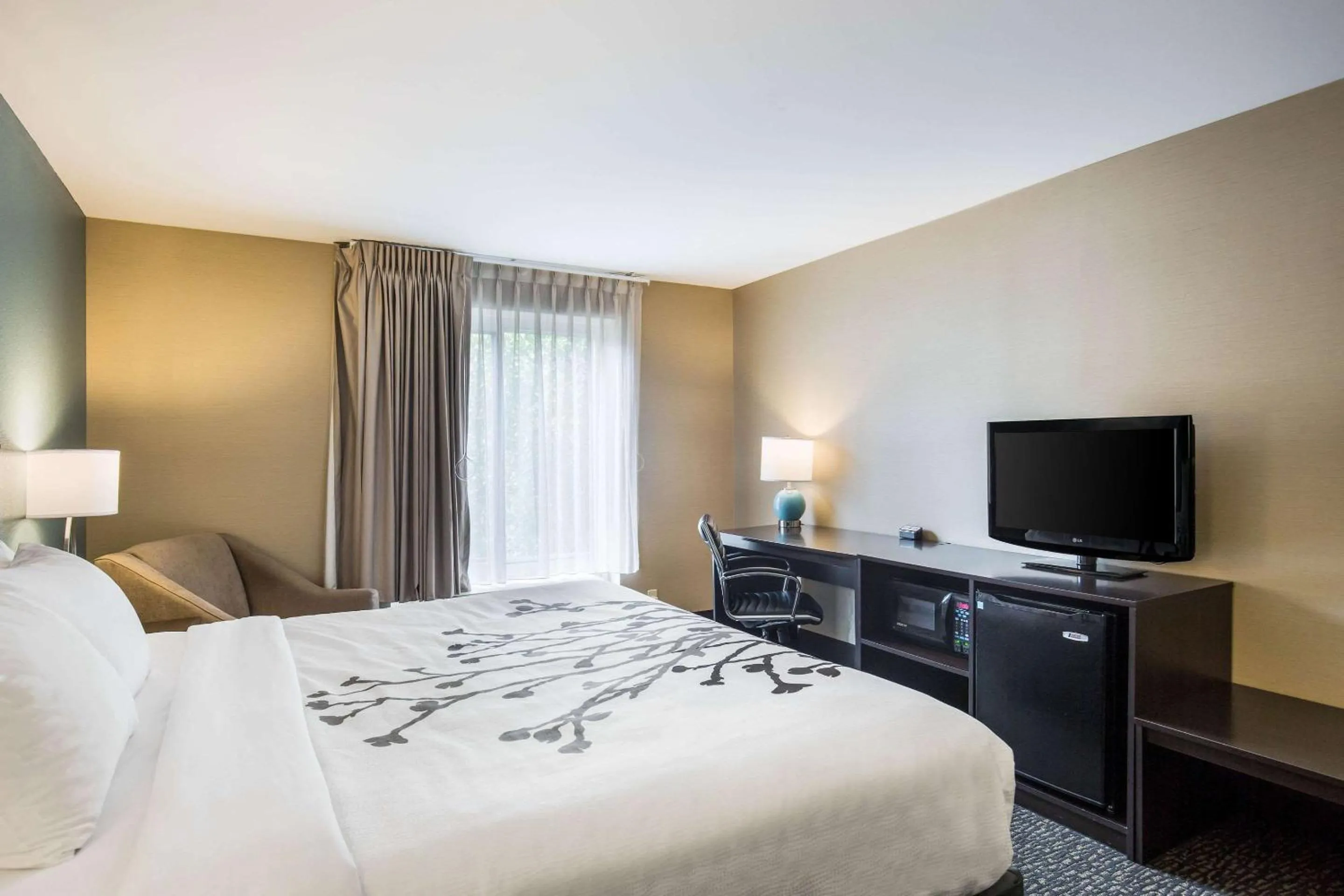 Bedroom, Bed in Sleep Inn & Suites Dunmore