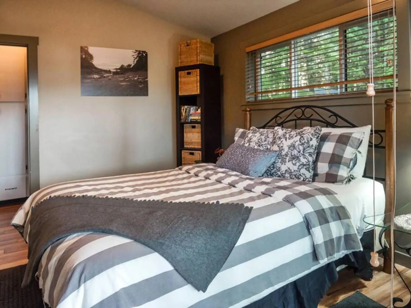 Bed in The Great Escape - Port Renfrew