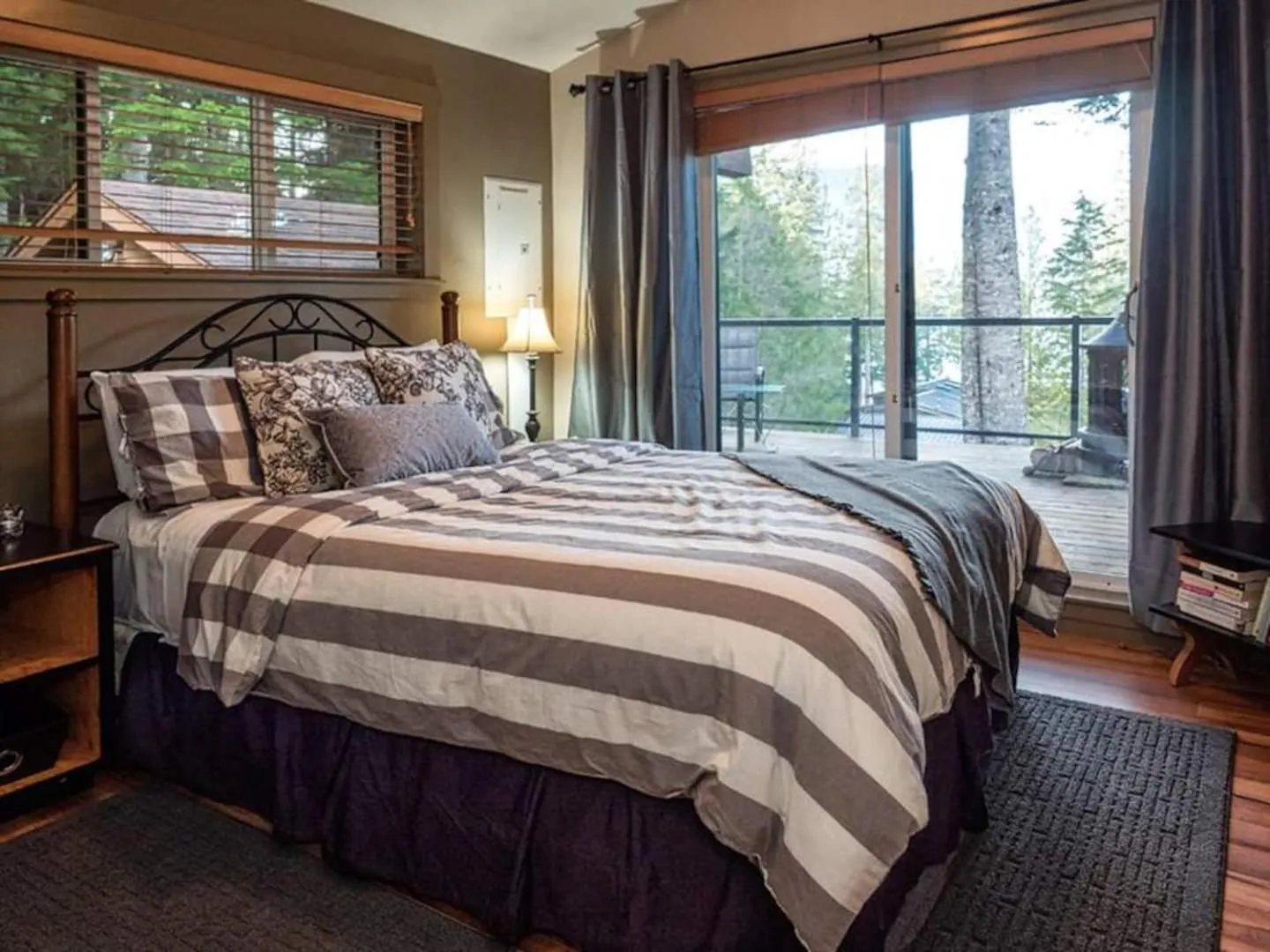 Bed in The Great Escape - Port Renfrew