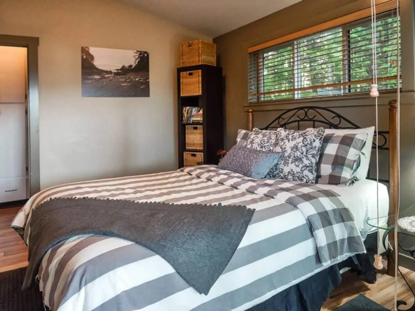 Bed in The Great Escape - Port Renfrew