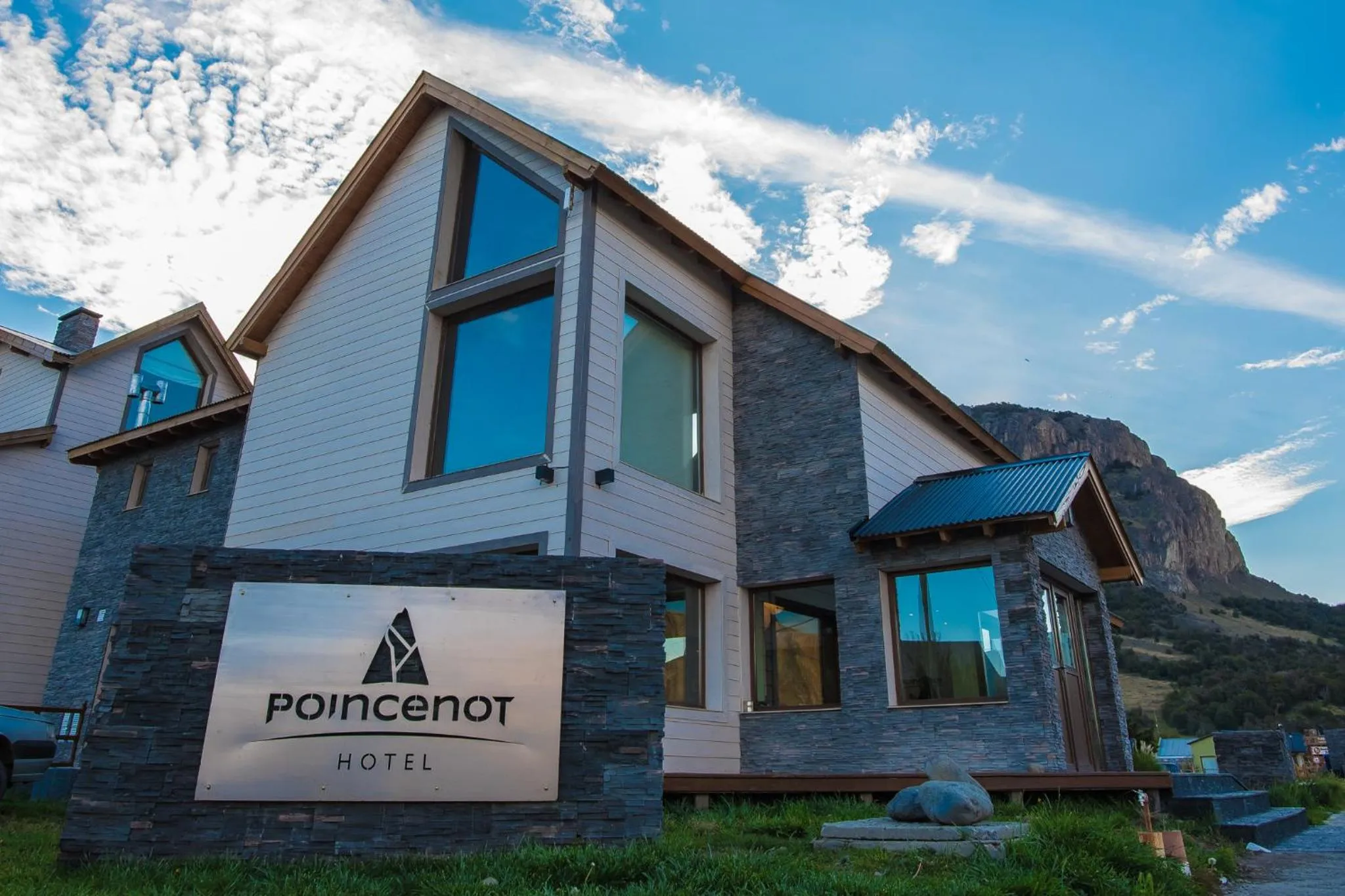 Facade/entrance in Hotel Poincenot