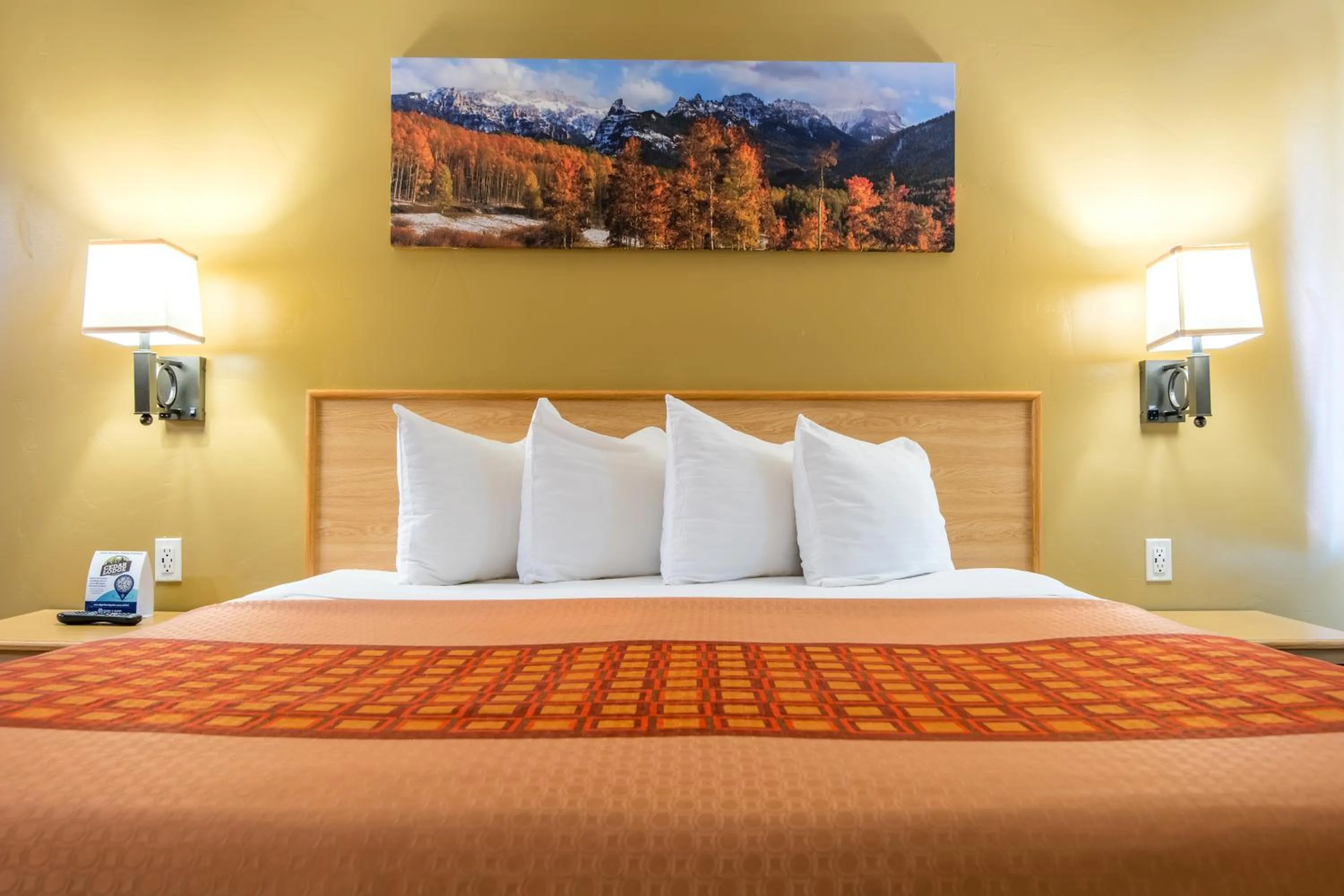 Bed in Glenwood Springs Cedar Lodge