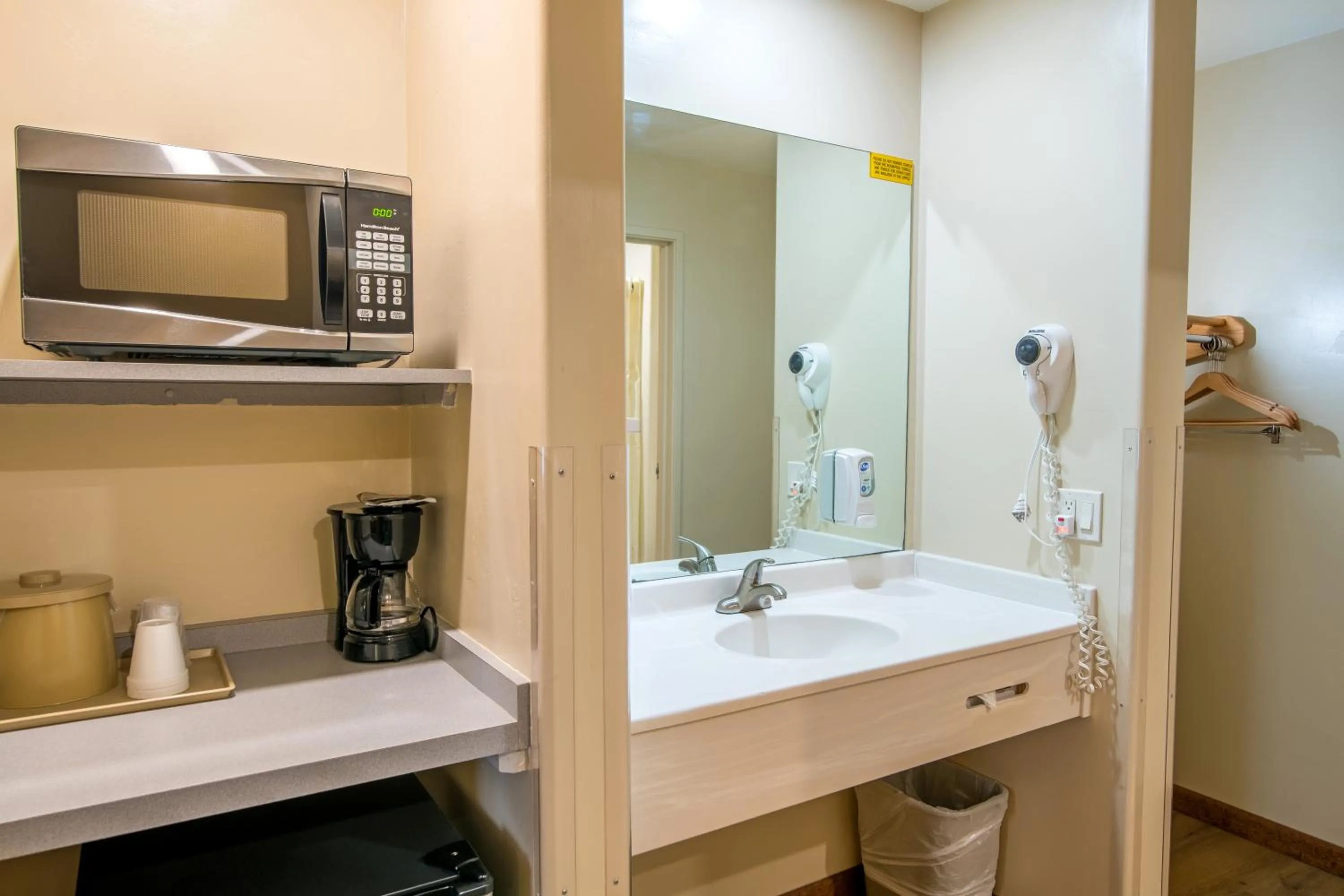 Bathroom in Glenwood Springs Cedar Lodge